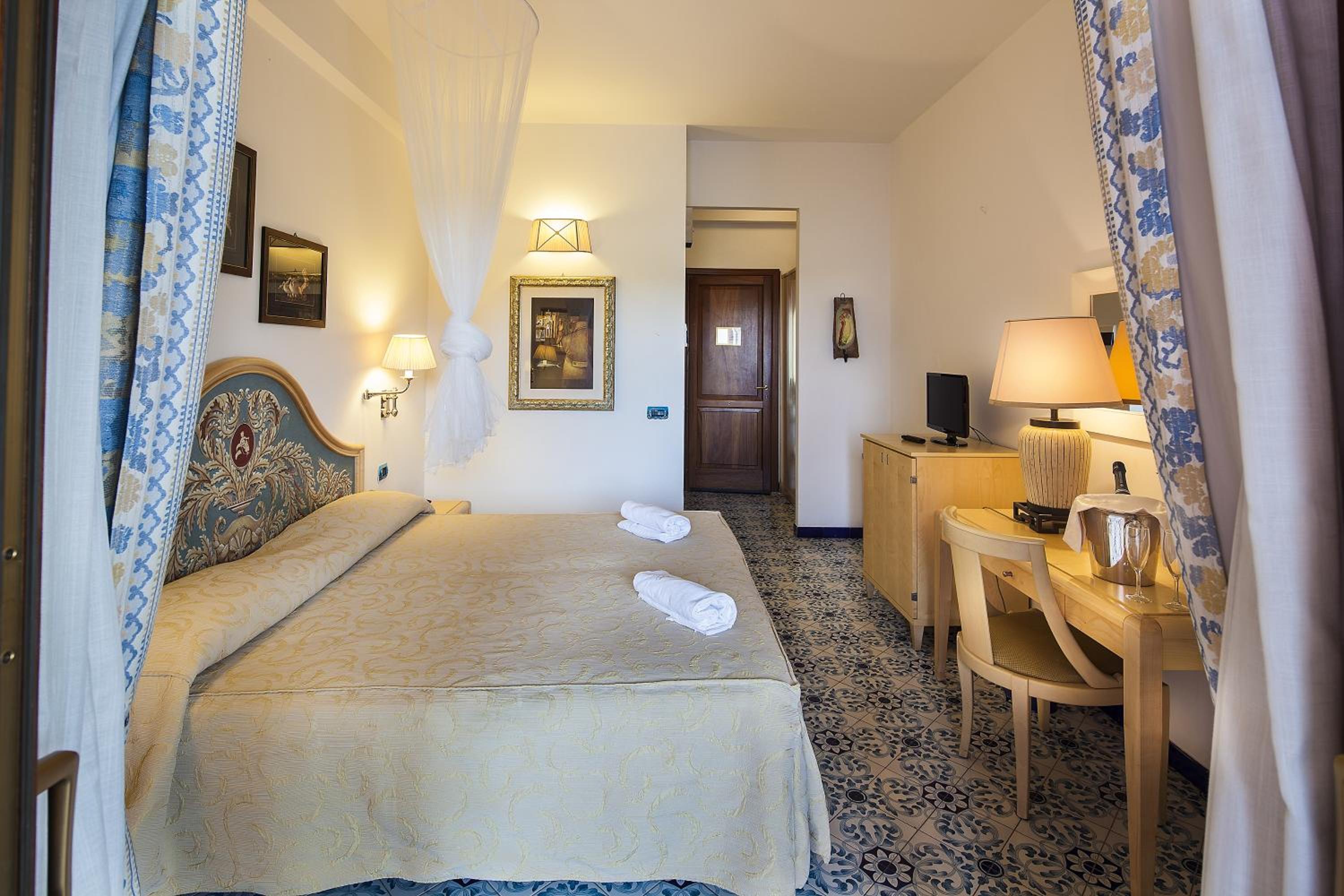 Superior Double or Twin Room - Photo 4