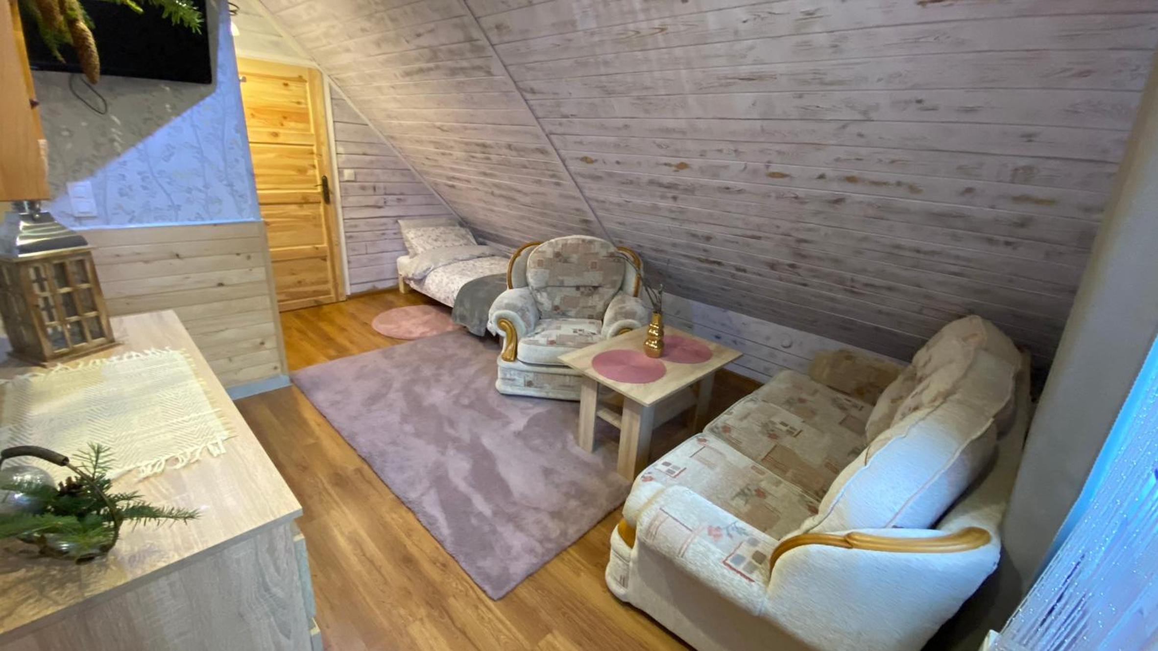 Triple Room with Private Bathroom - Photo 7