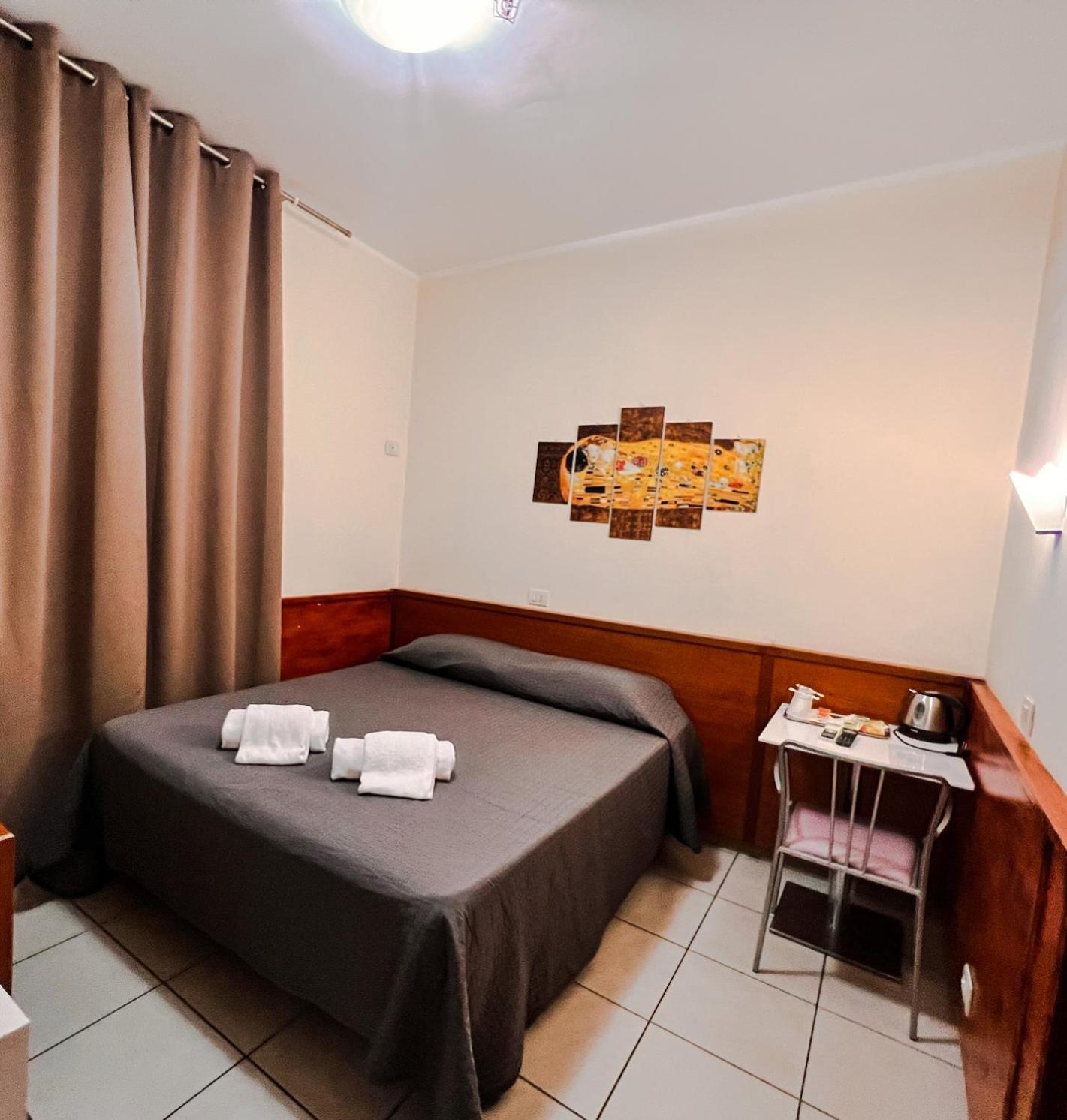 Budget Double Room photo 2
