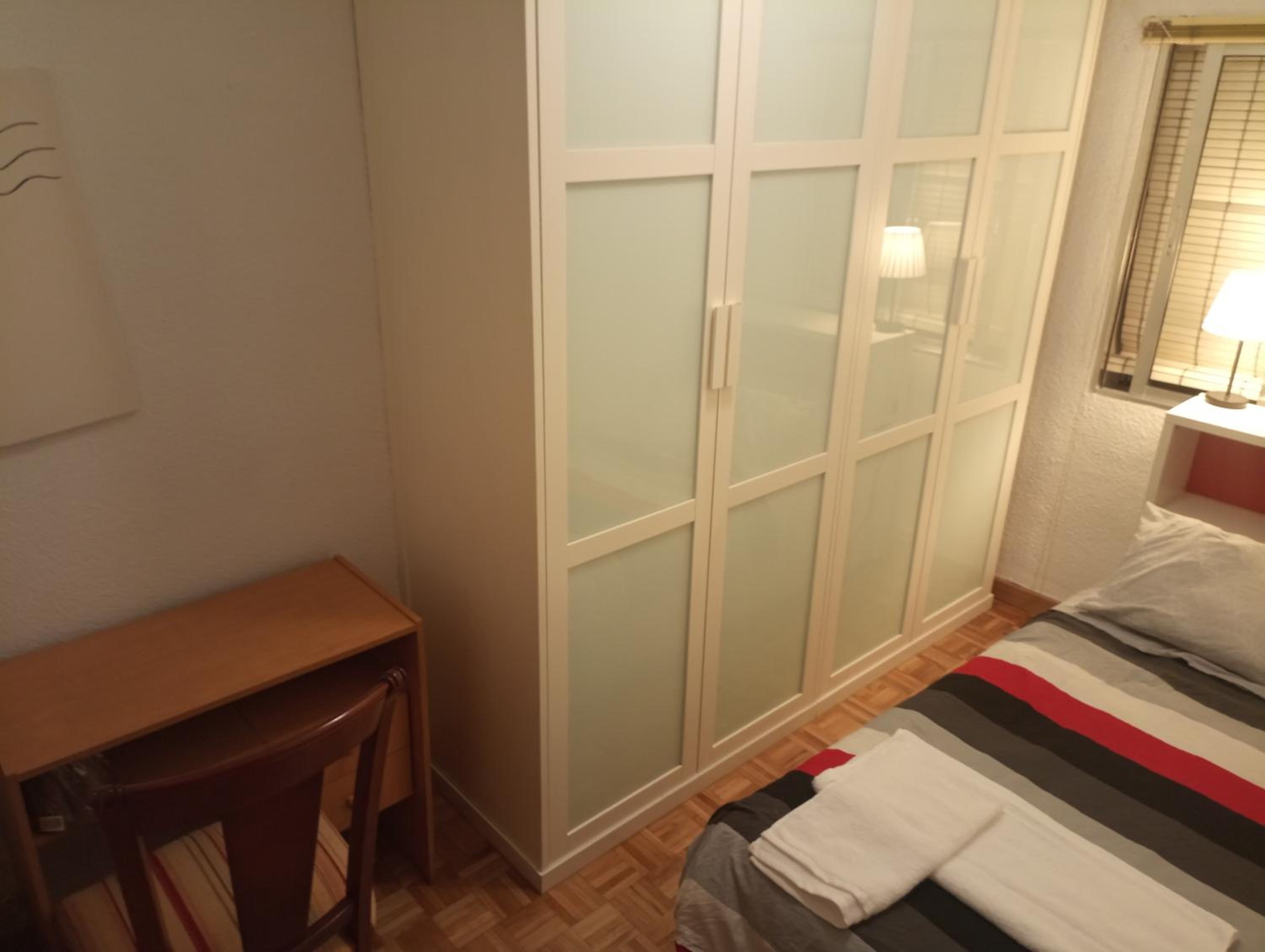 Single Room men only photo 3