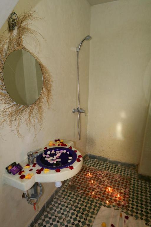 Double or Twin Room with Mountain View - Photo 4