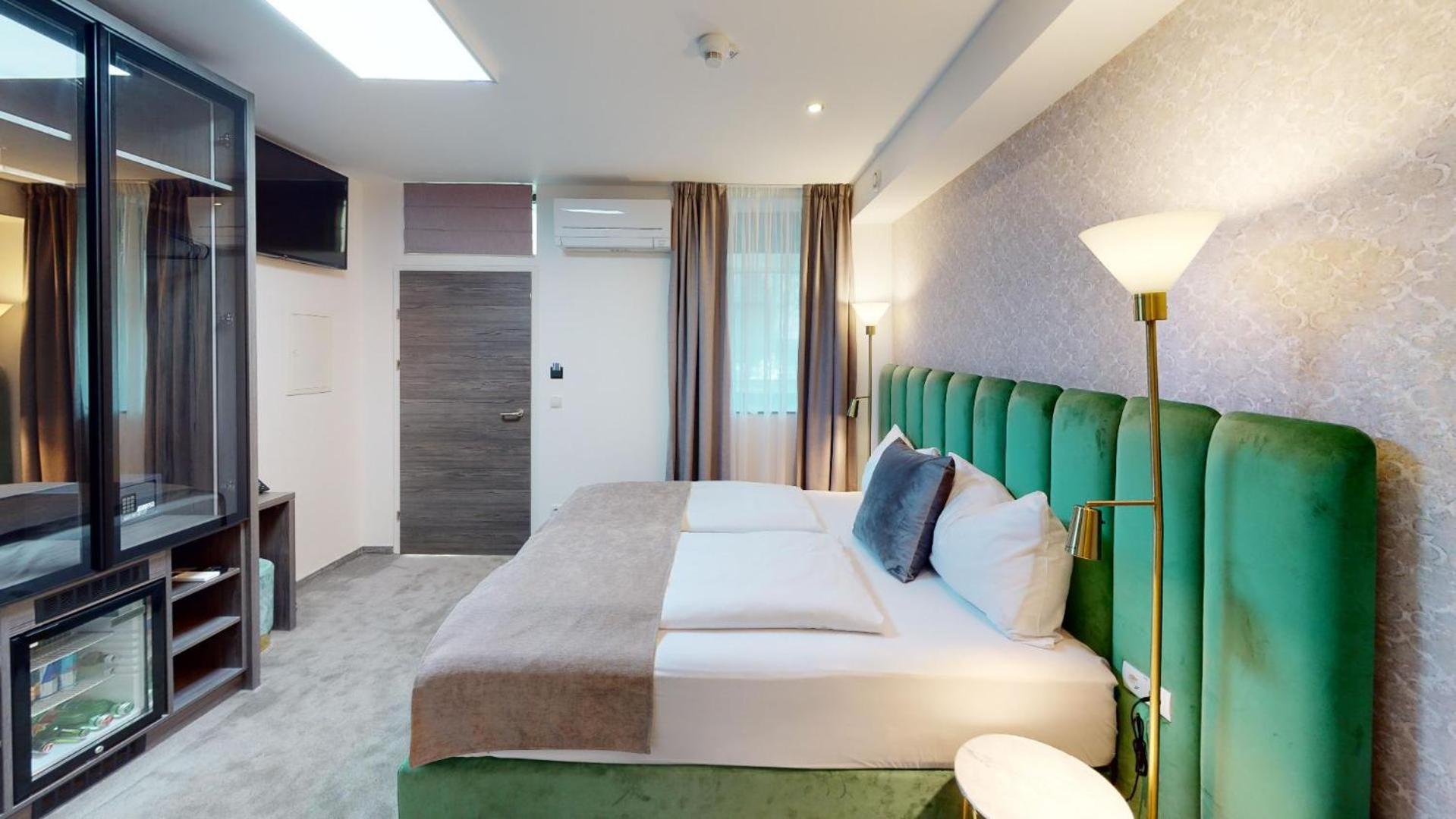 Economy Double Room - Photo 7