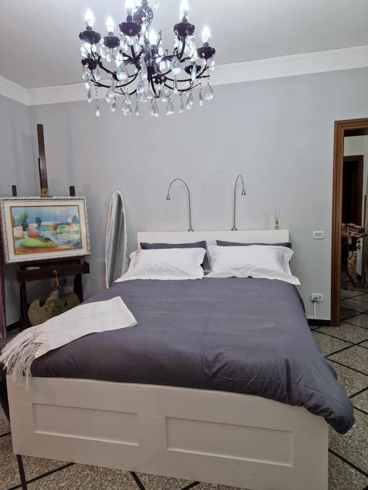 Queen Room photo 1