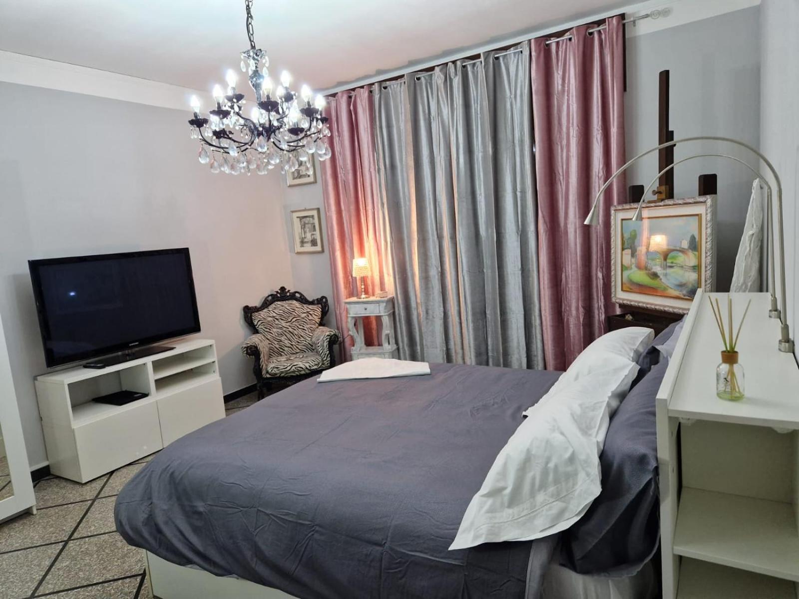 Queen Room photo 2