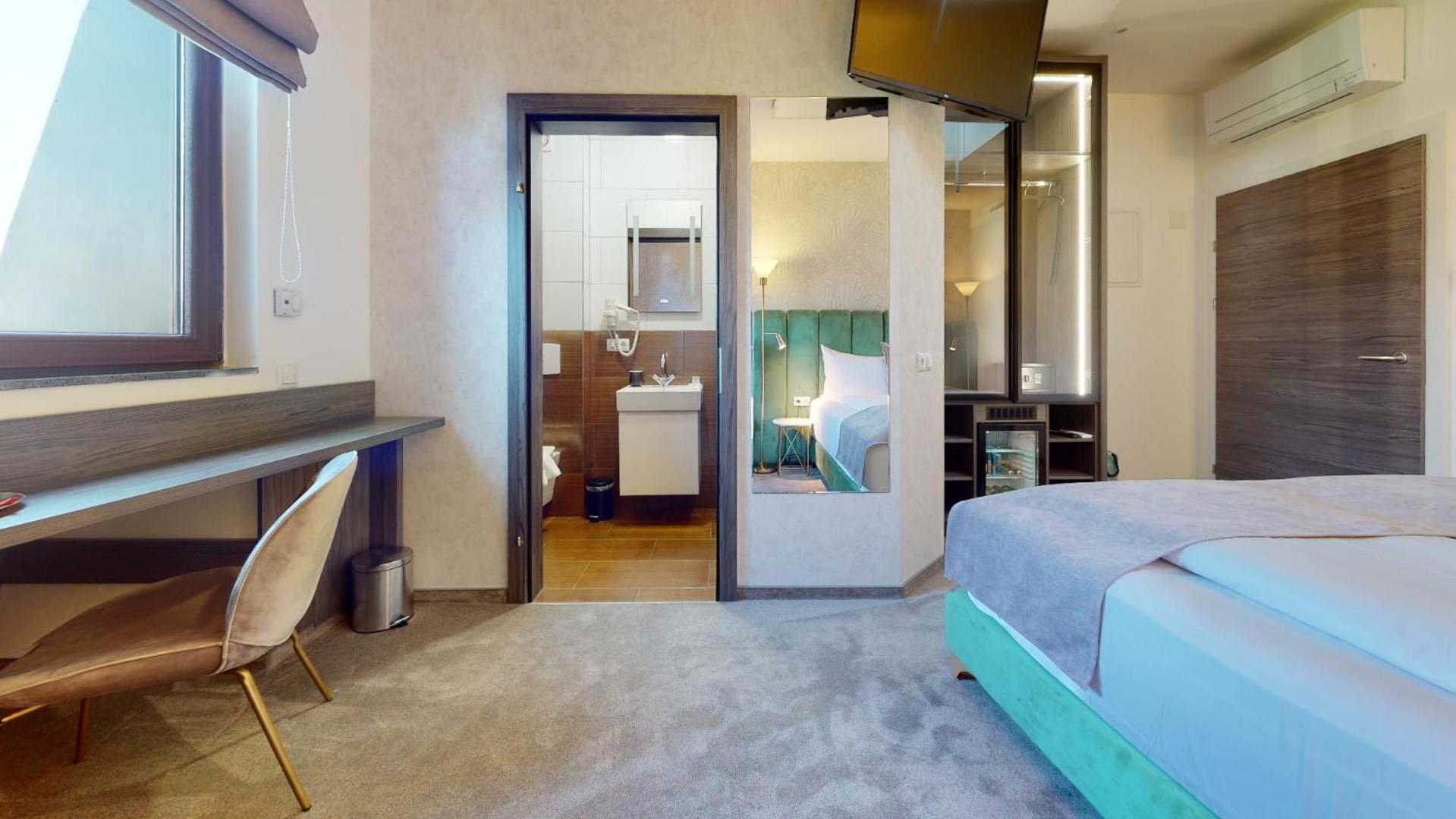 Standard Double or Twin Room - Photo 3