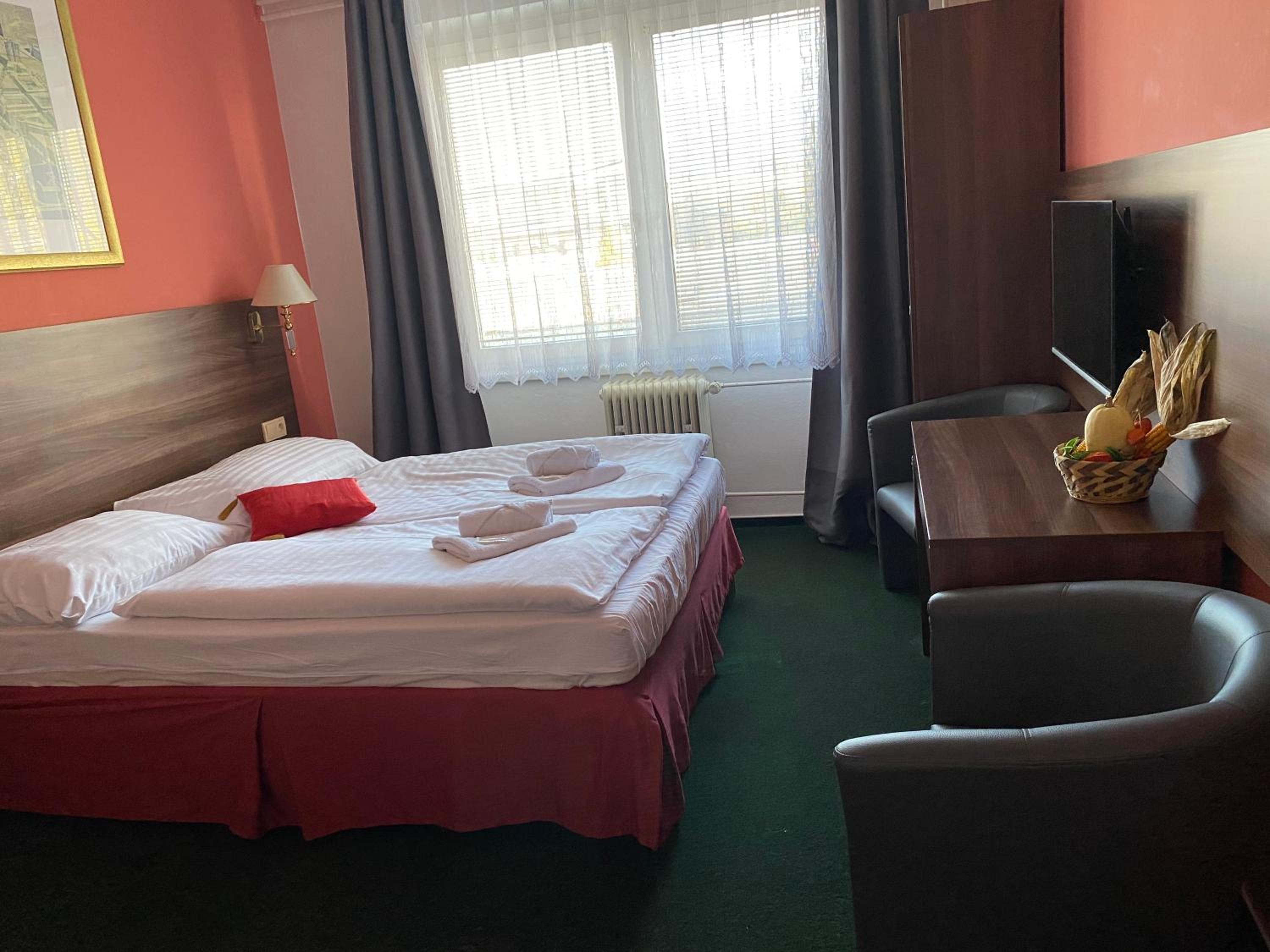 Standard Double Room photo 3
