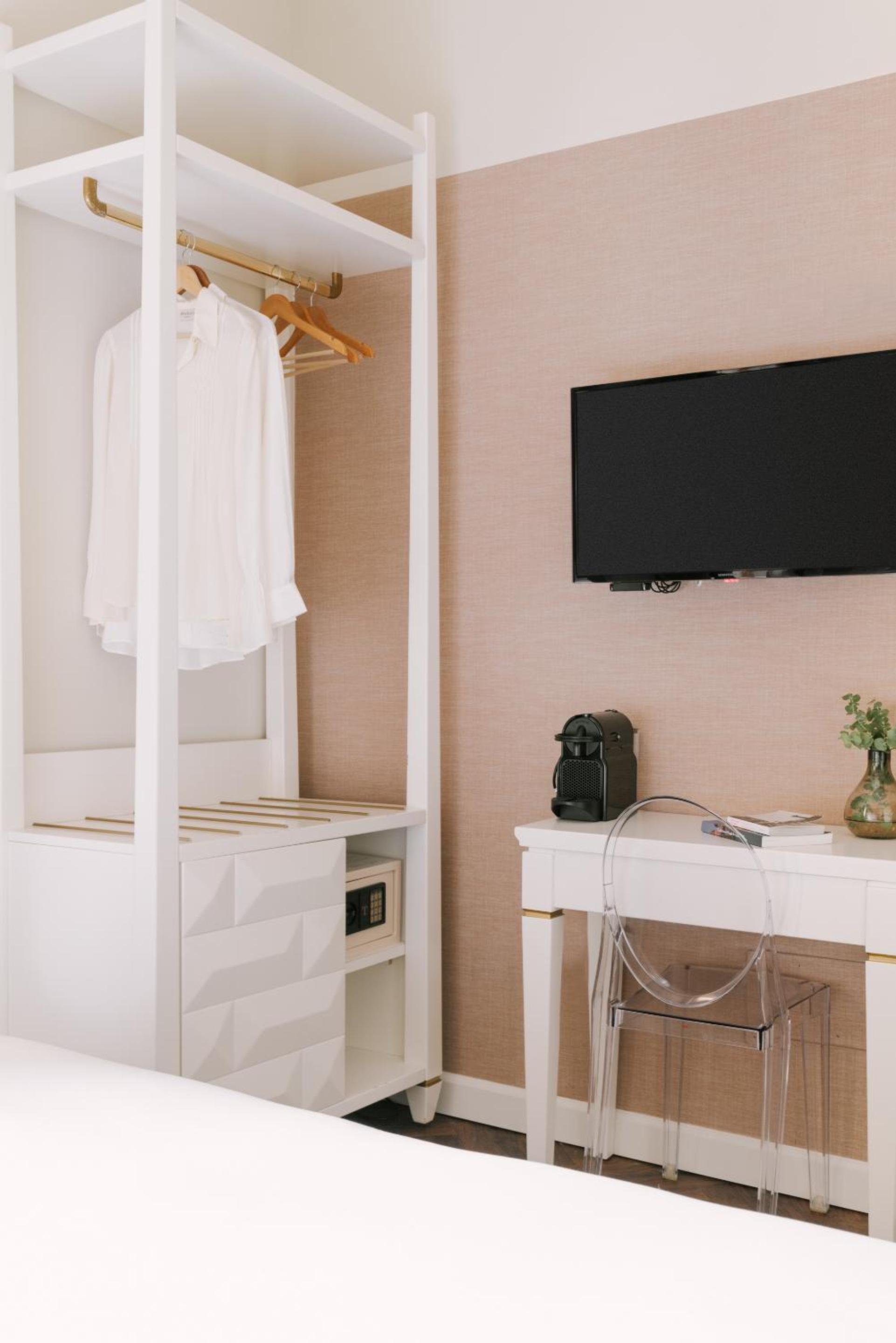 Standard Queen Room