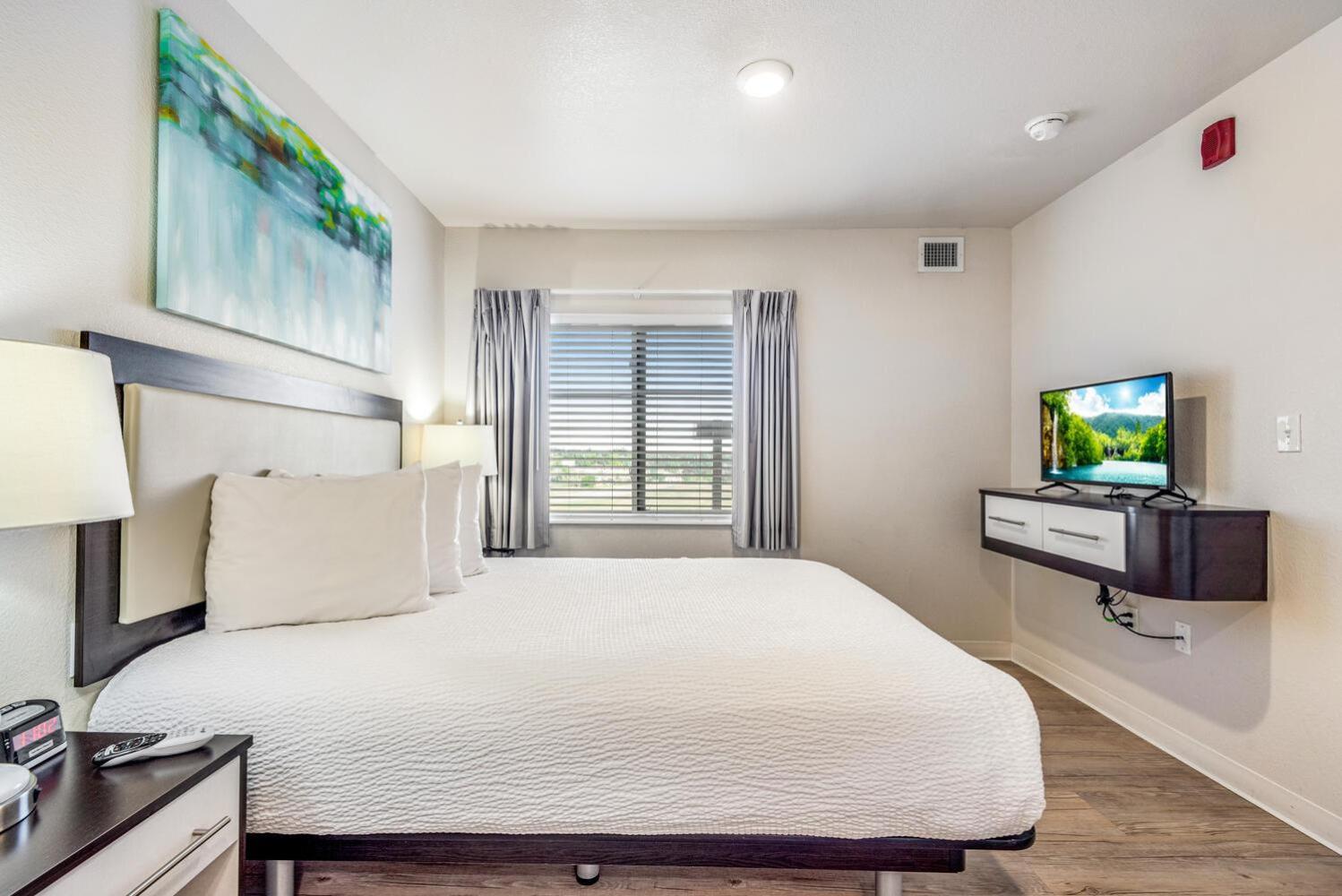 Two Bedroom Suite with Full Kitchen photo 3