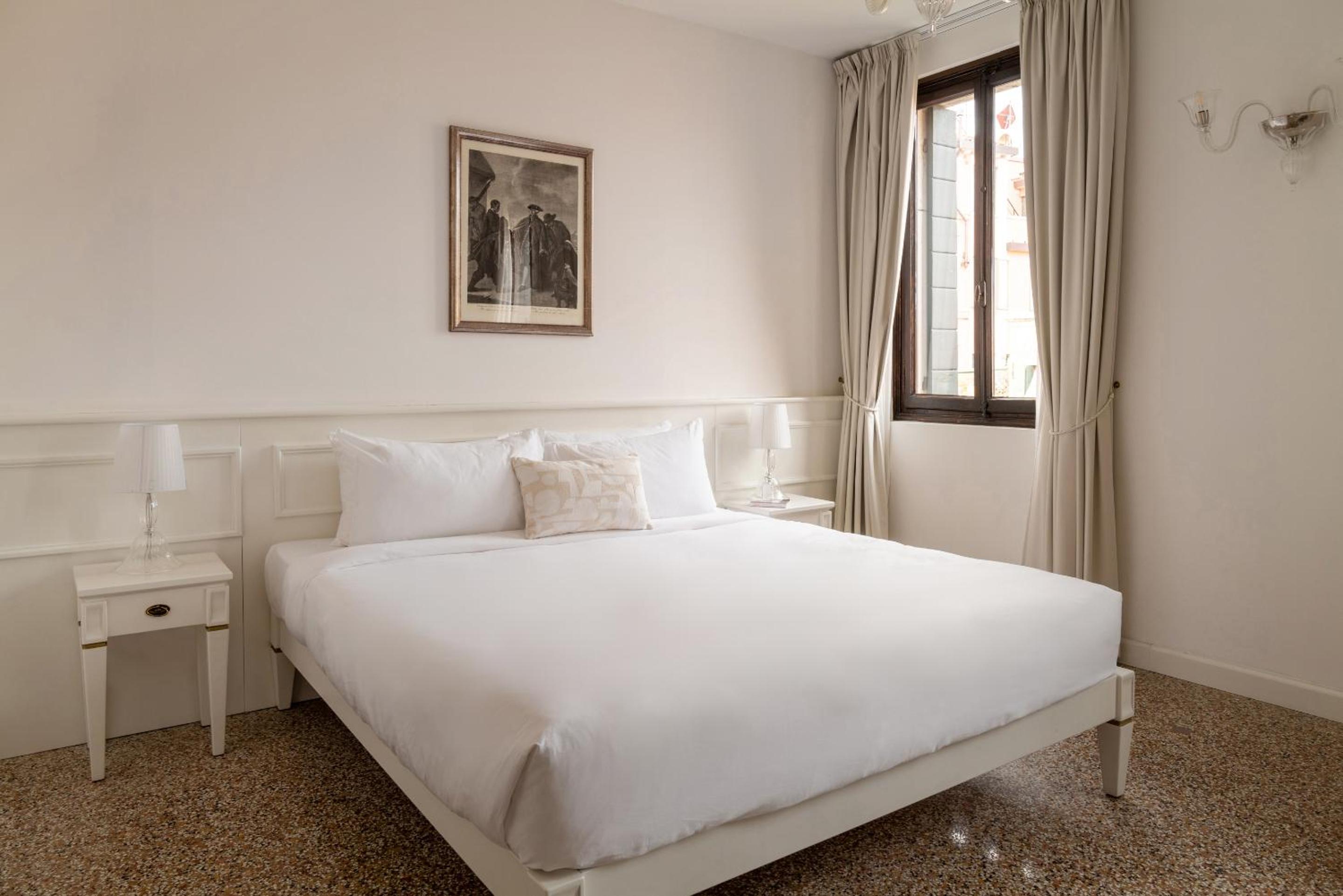 Deluxe Queen Room