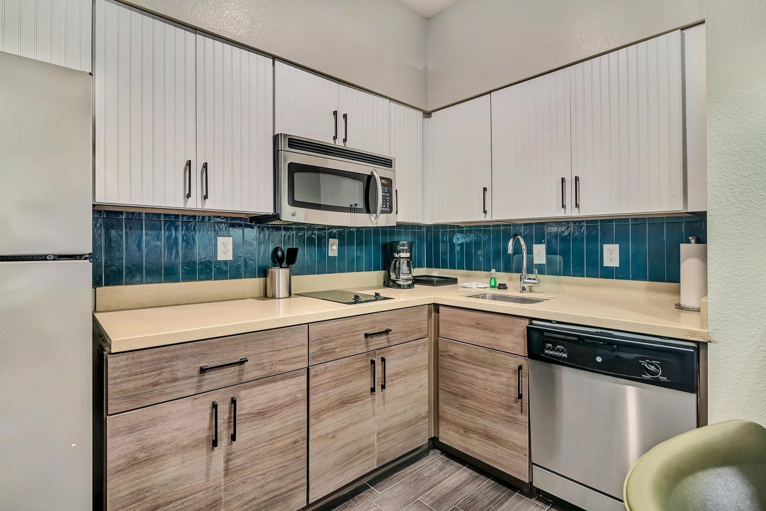 One-Bedroom King Suite - Photo 6
