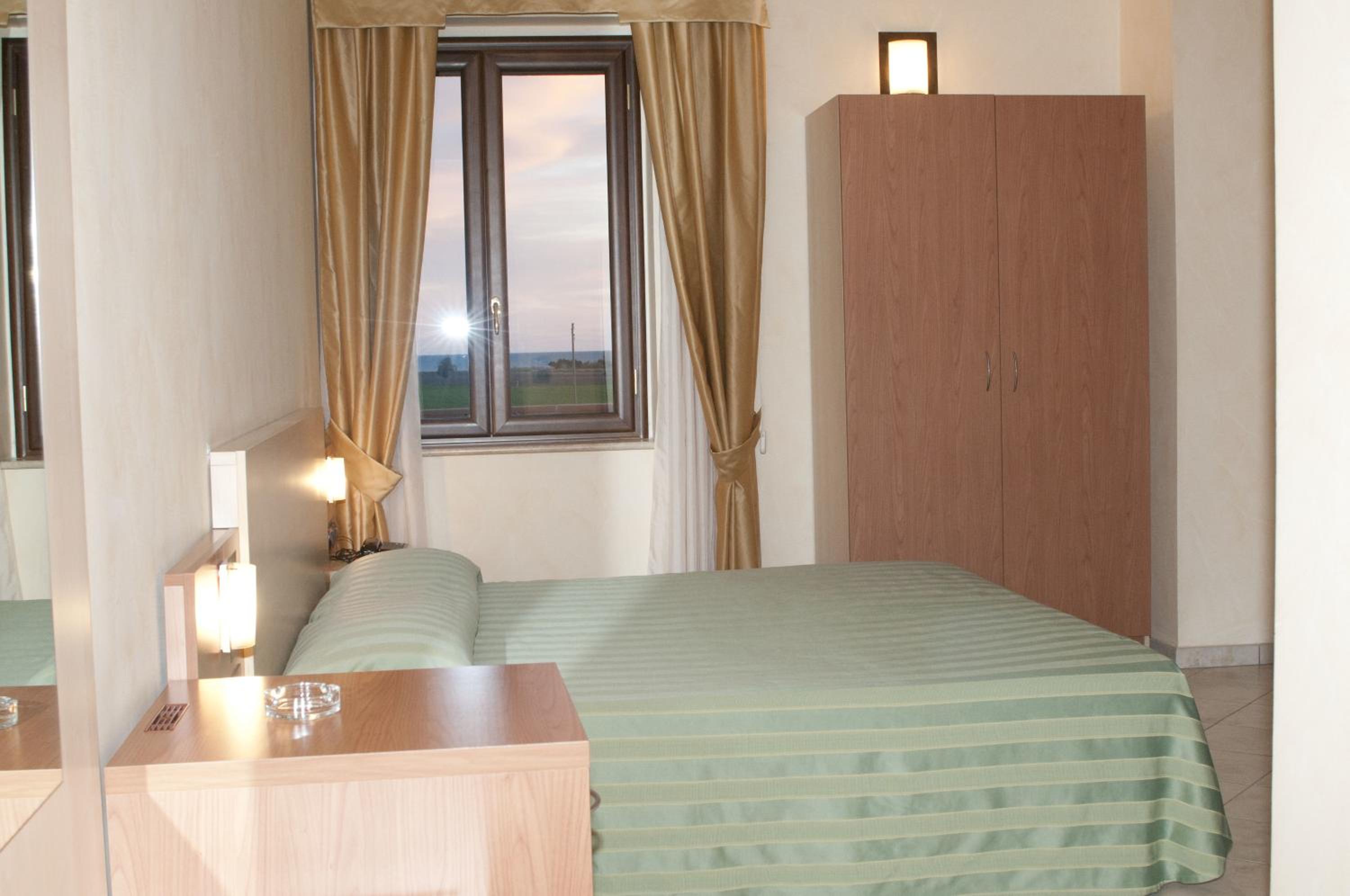 Double or Twin Room - Photo 9