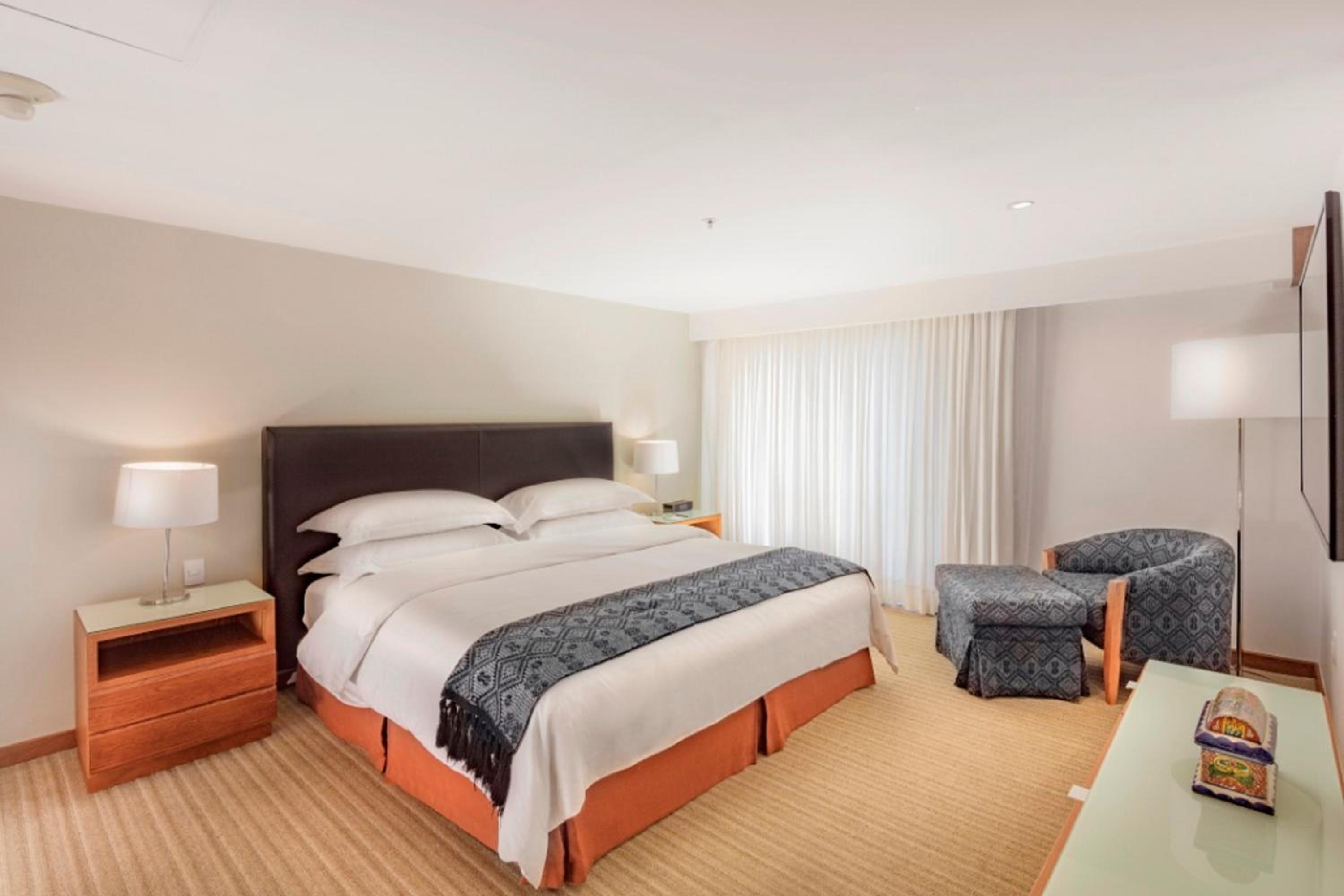 Classic King Room - Club Lounge Access - Photo 6