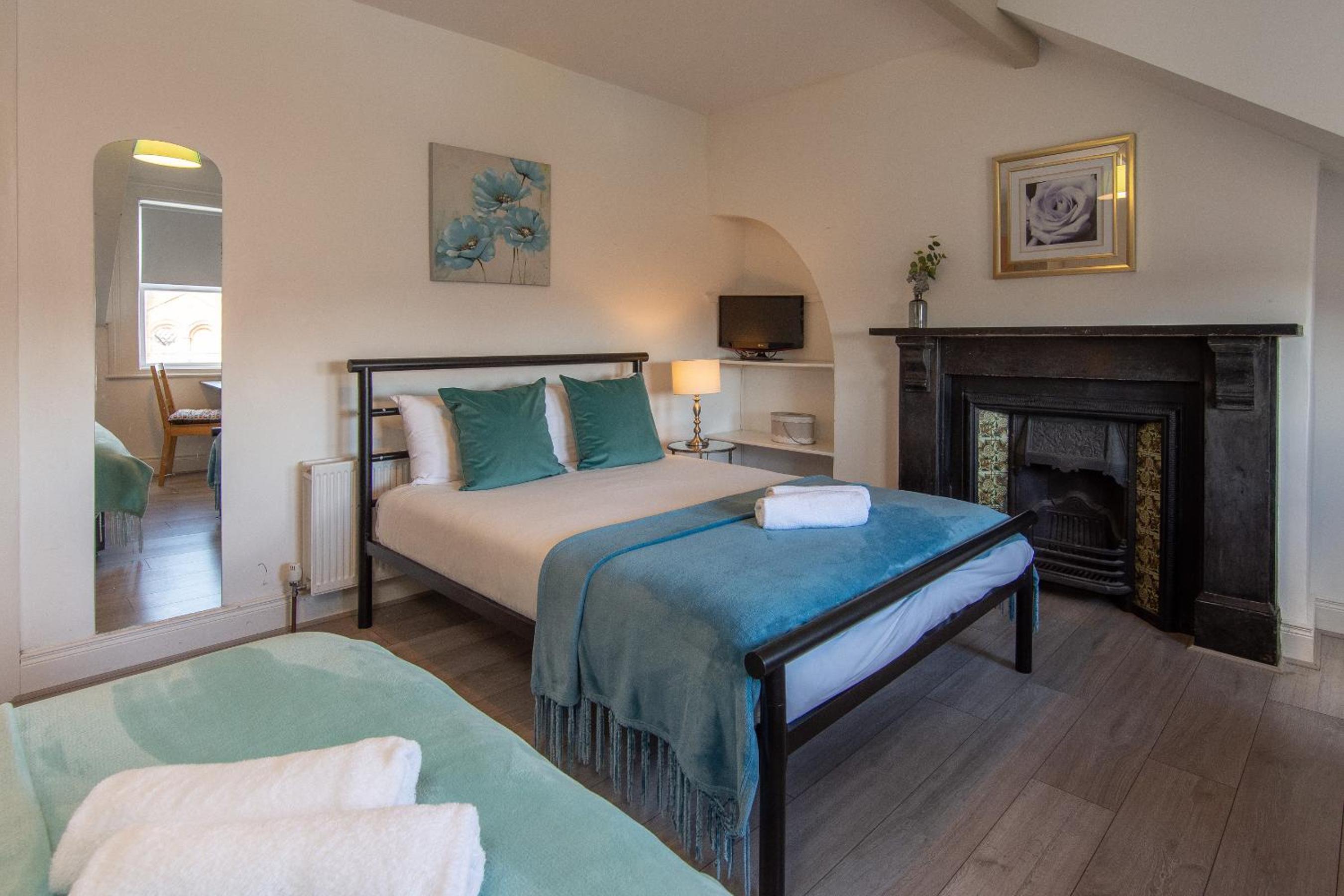 Four-Bedroom House photo 2