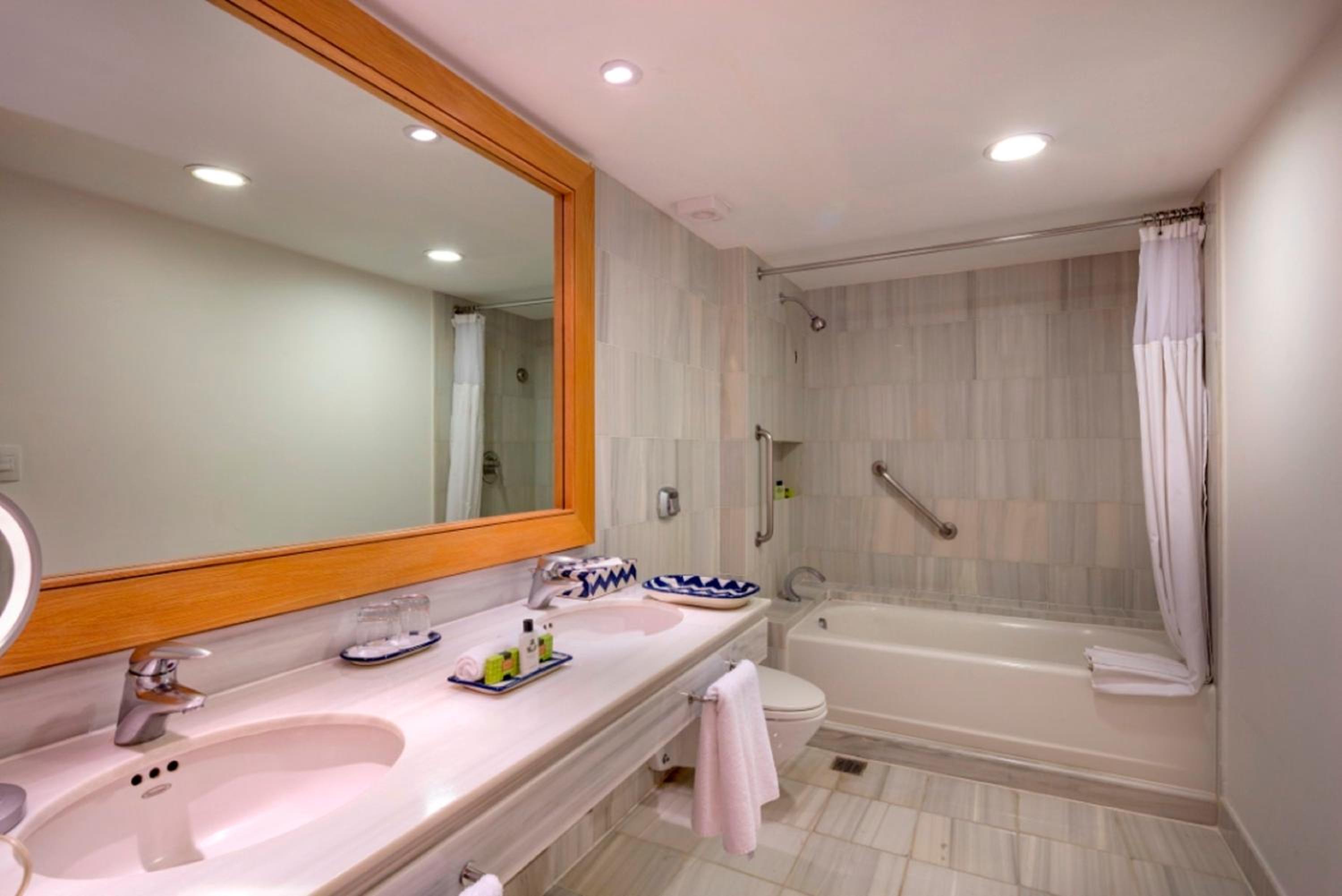 Two-Bedroom Suite - Photo 4