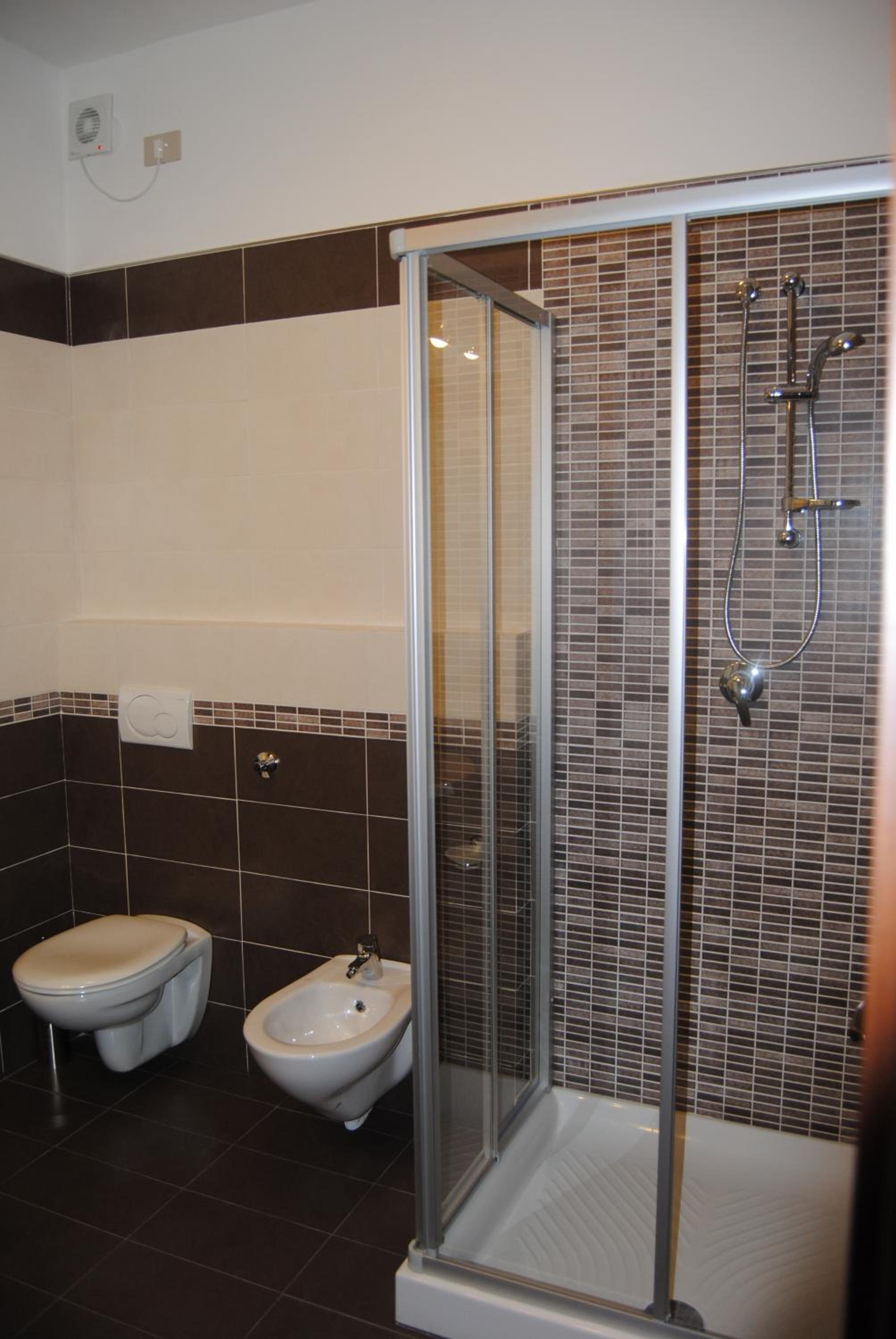 Family Room with Private Bathroom photo 2