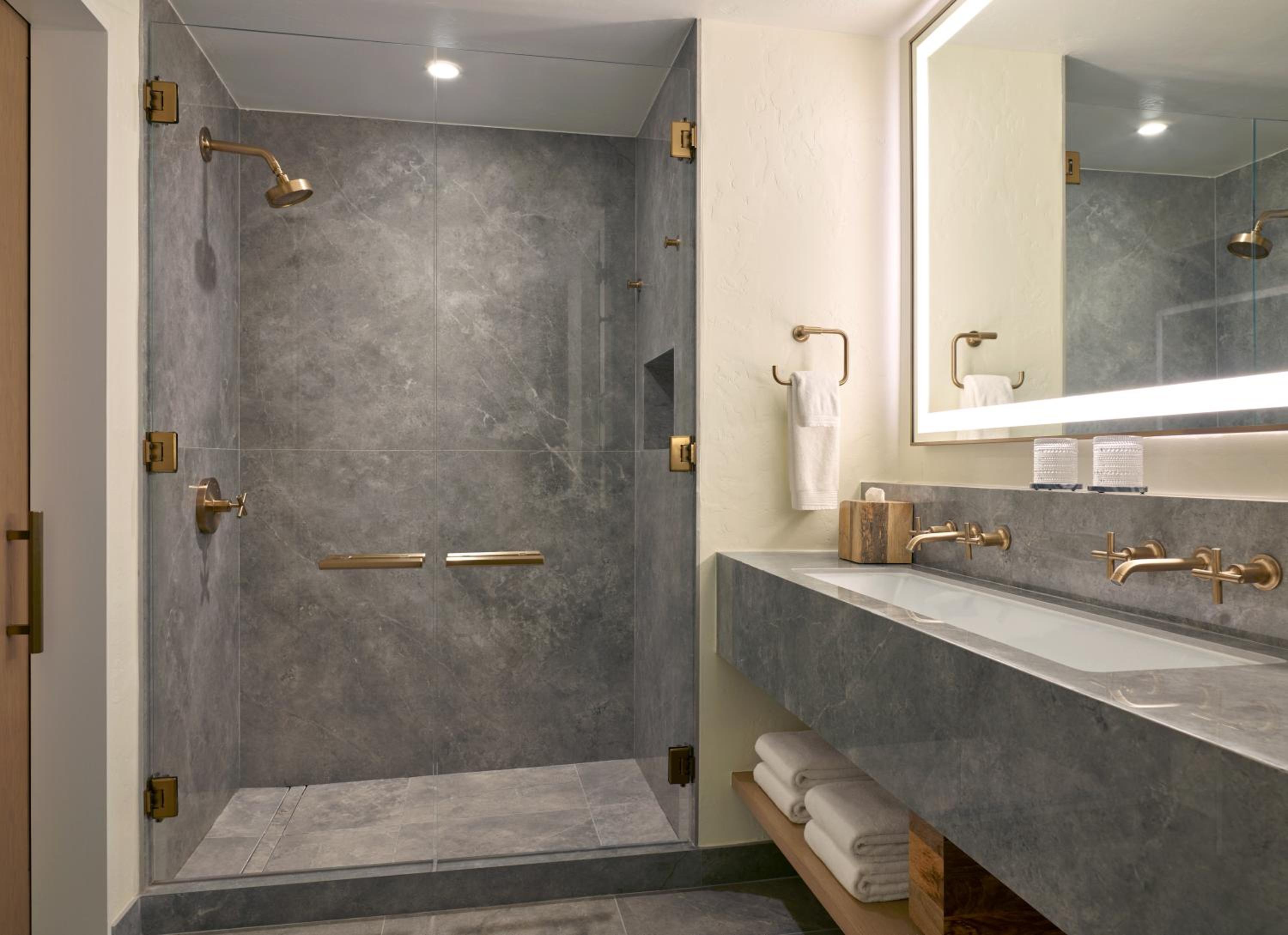 Deluxe Suite - Photo 3