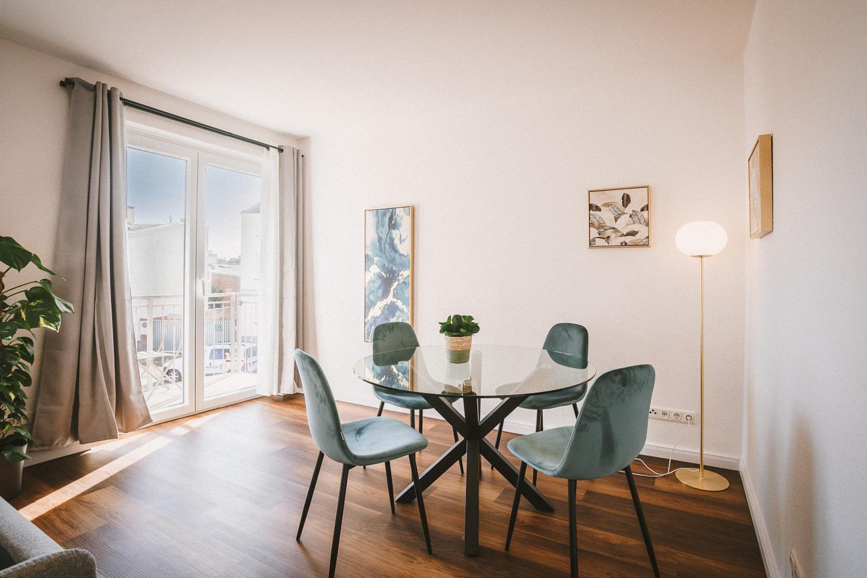 Apartment with Balcony photo 2
