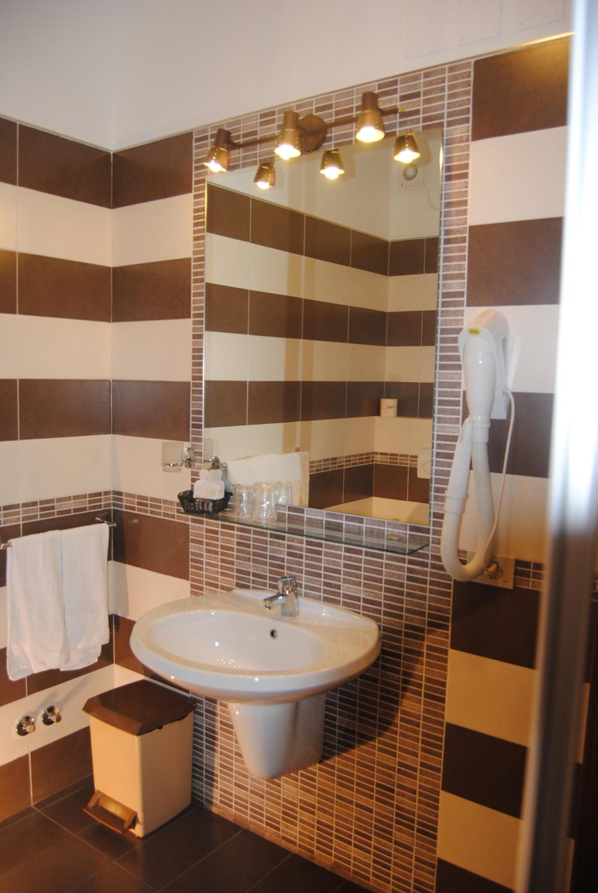 Double or Twin Room with Sea View photo 3