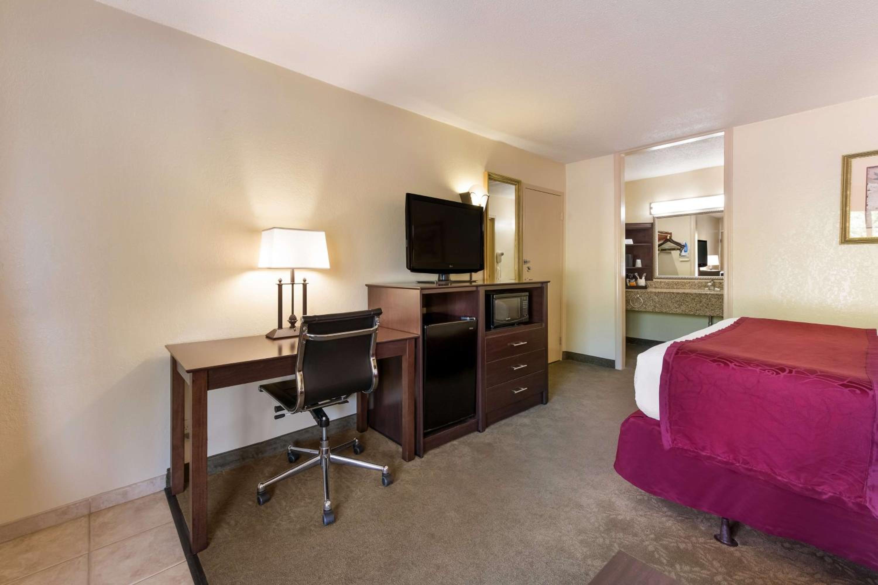 King Room - Non-Smoking photo 3