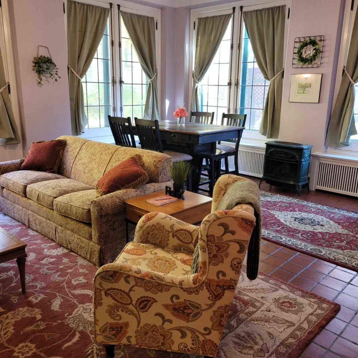 Deluxe Queen Room - Photo 8