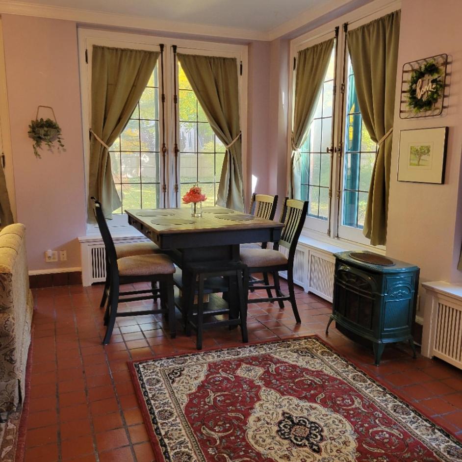 Deluxe Queen Room - Photo 10