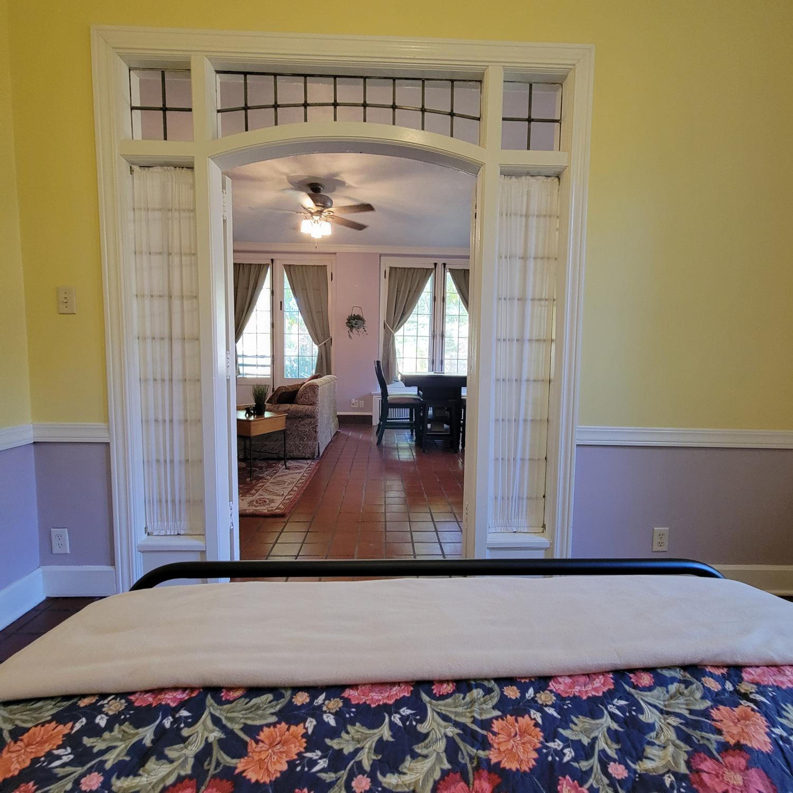 Deluxe Queen Room - Photo 7