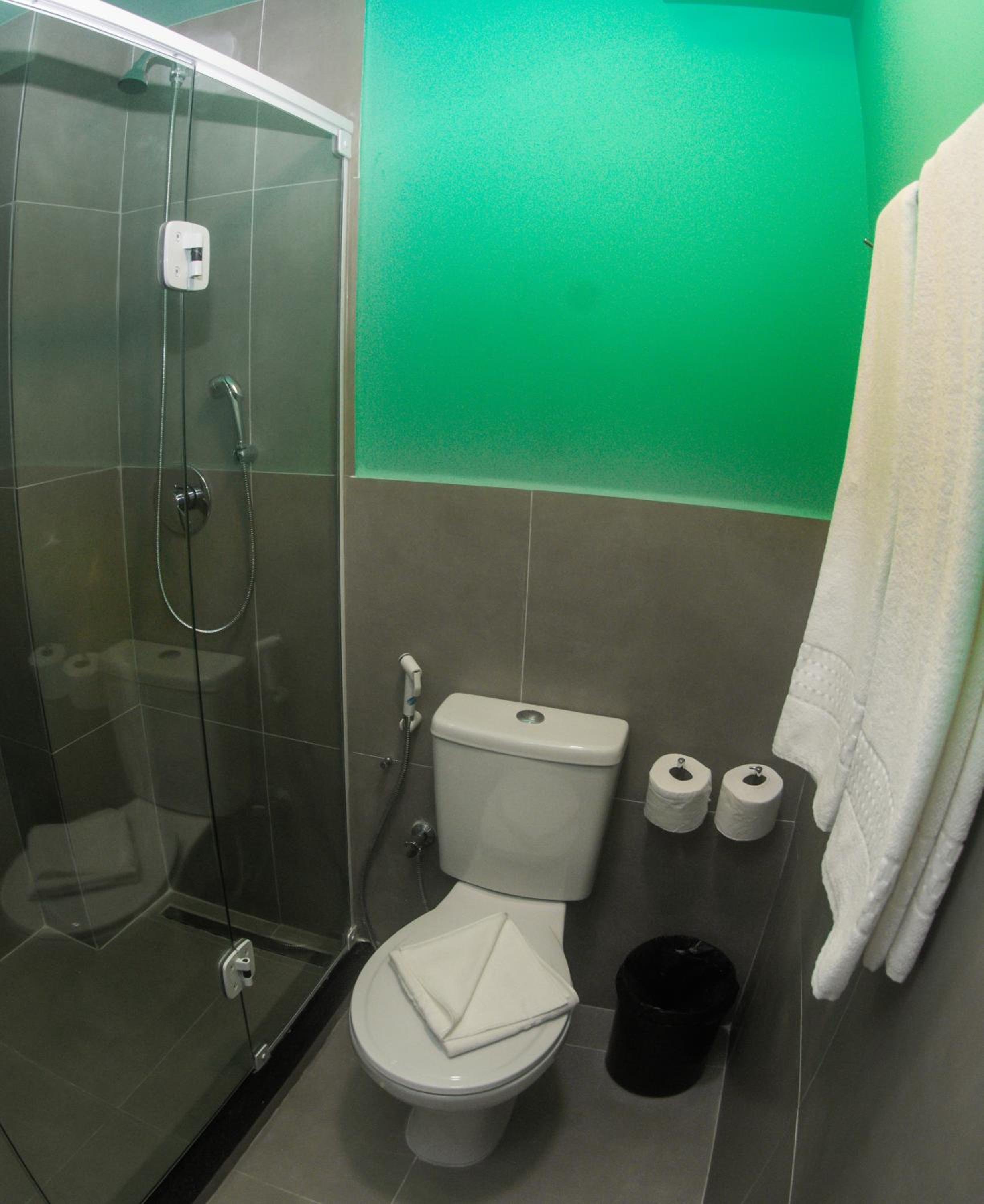 Standard Room with One Double Bed and Armchair - Photo 4