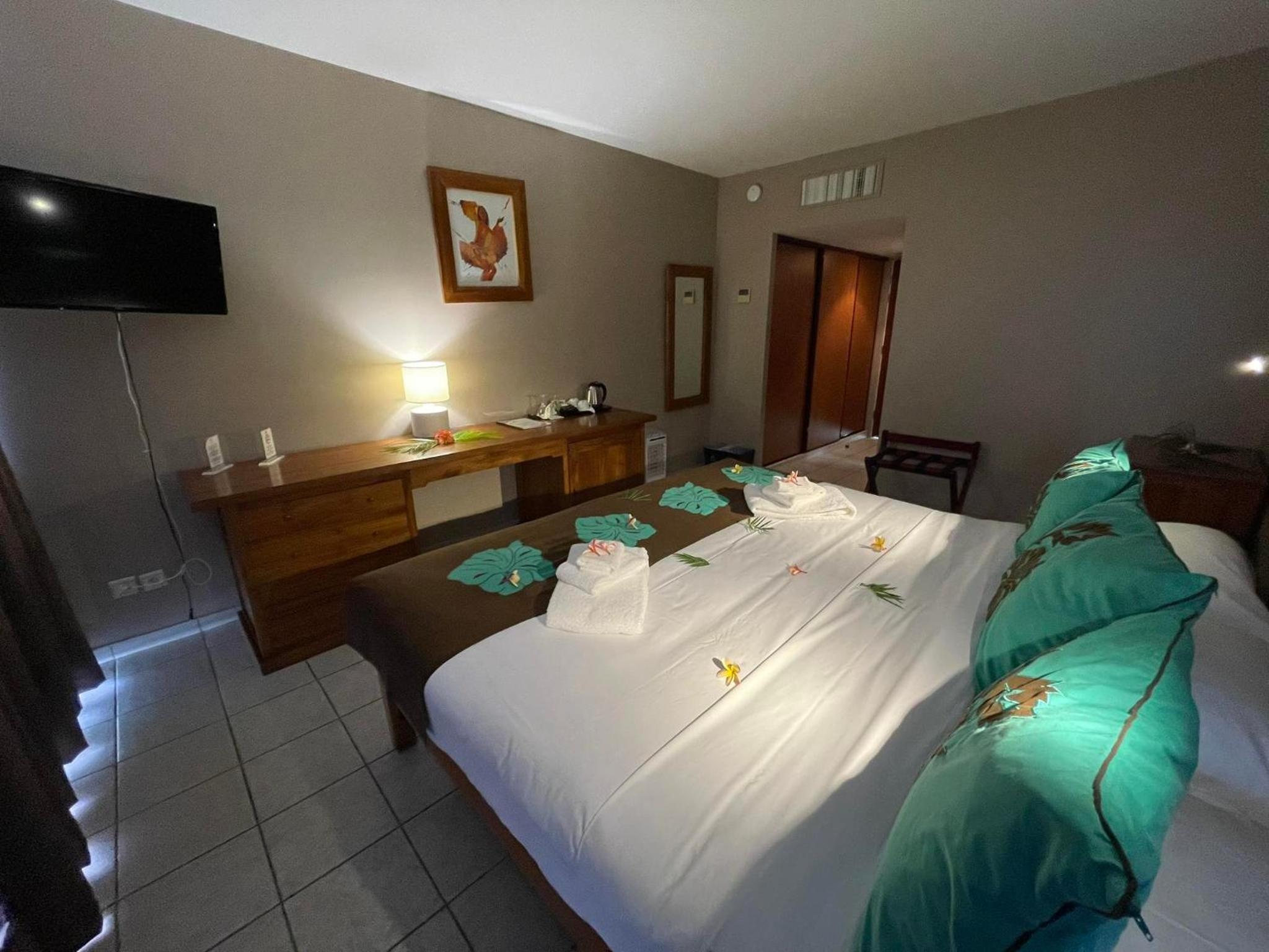 Deluxe King Room photo 3