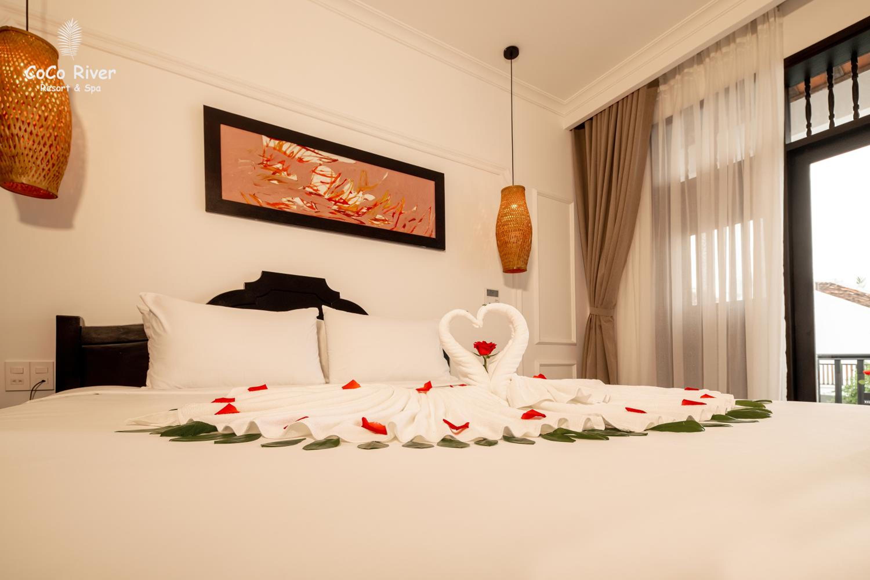 Honeymoon Suite - Photo 6