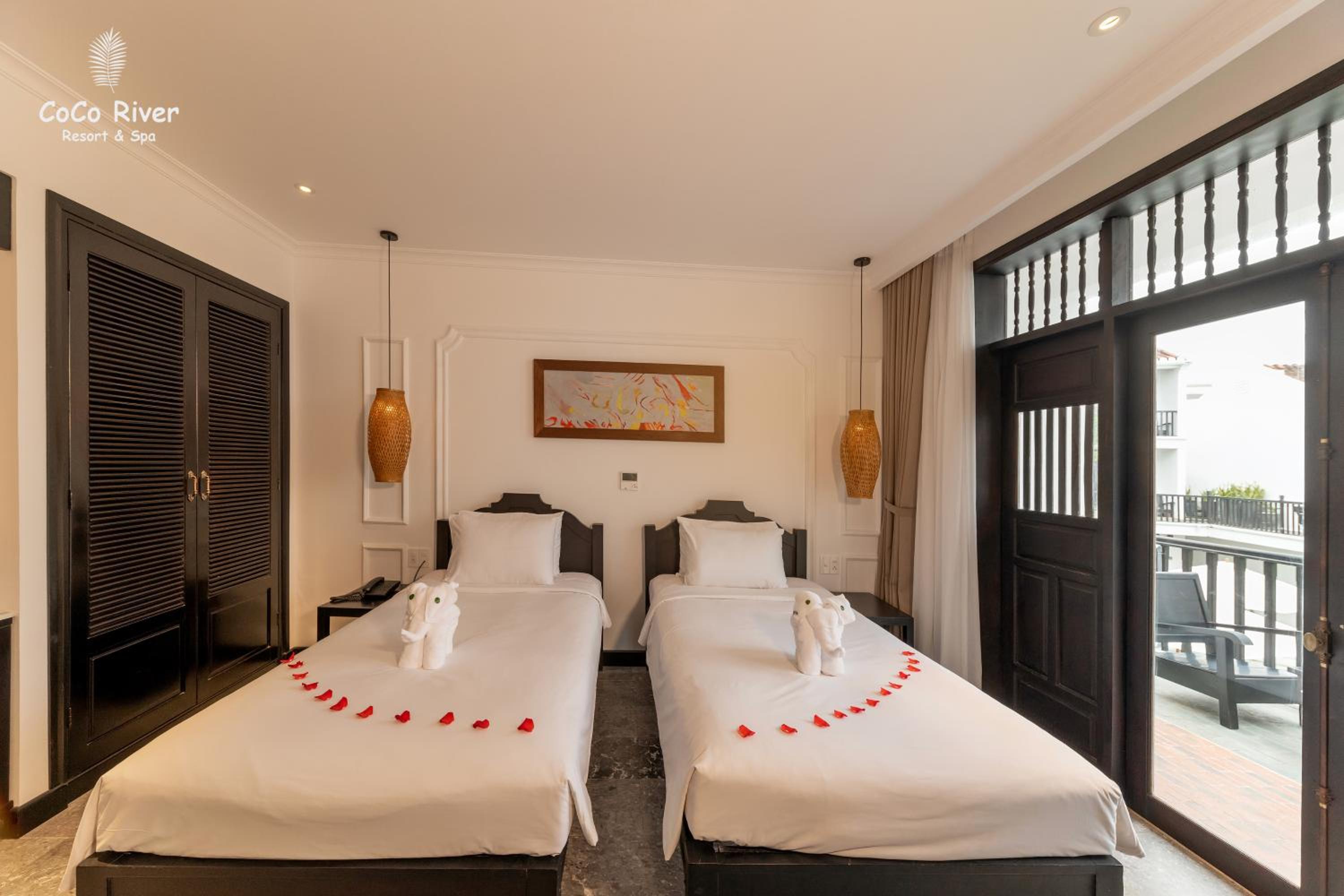 Deluxe Twin Room with Pool View - Photo 6