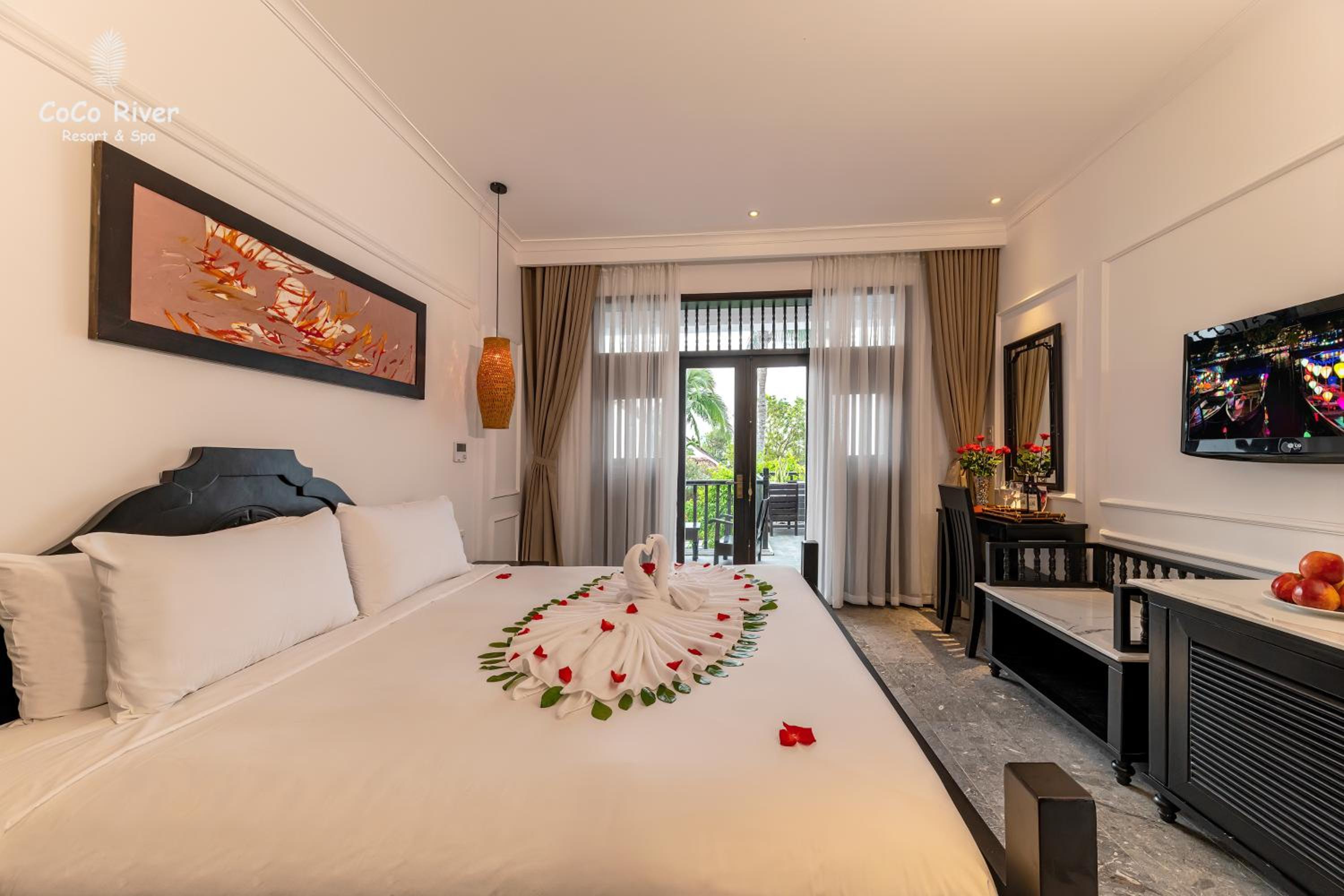 Honeymoon Suite - Photo 4