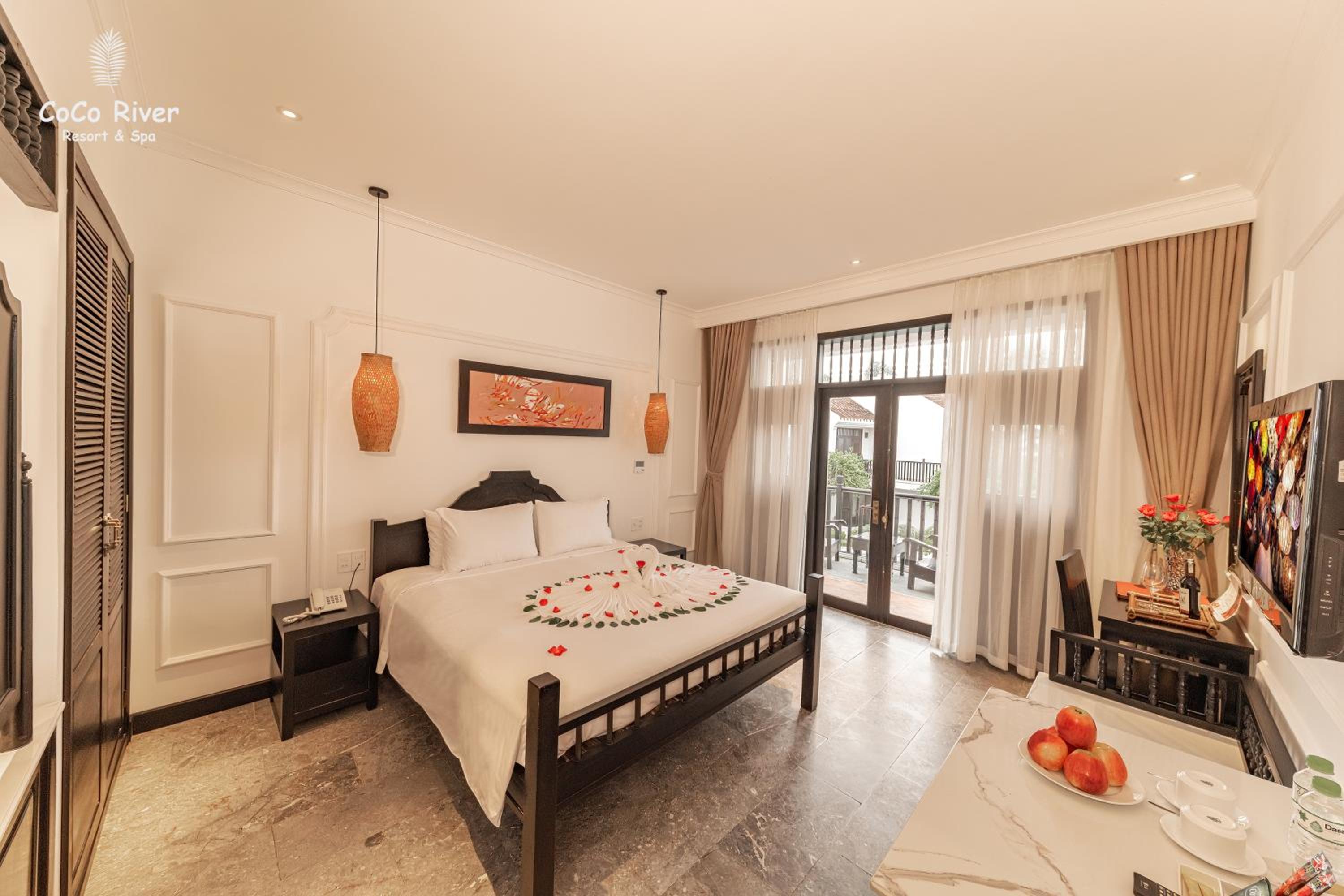 Honeymoon Suite - Photo 5
