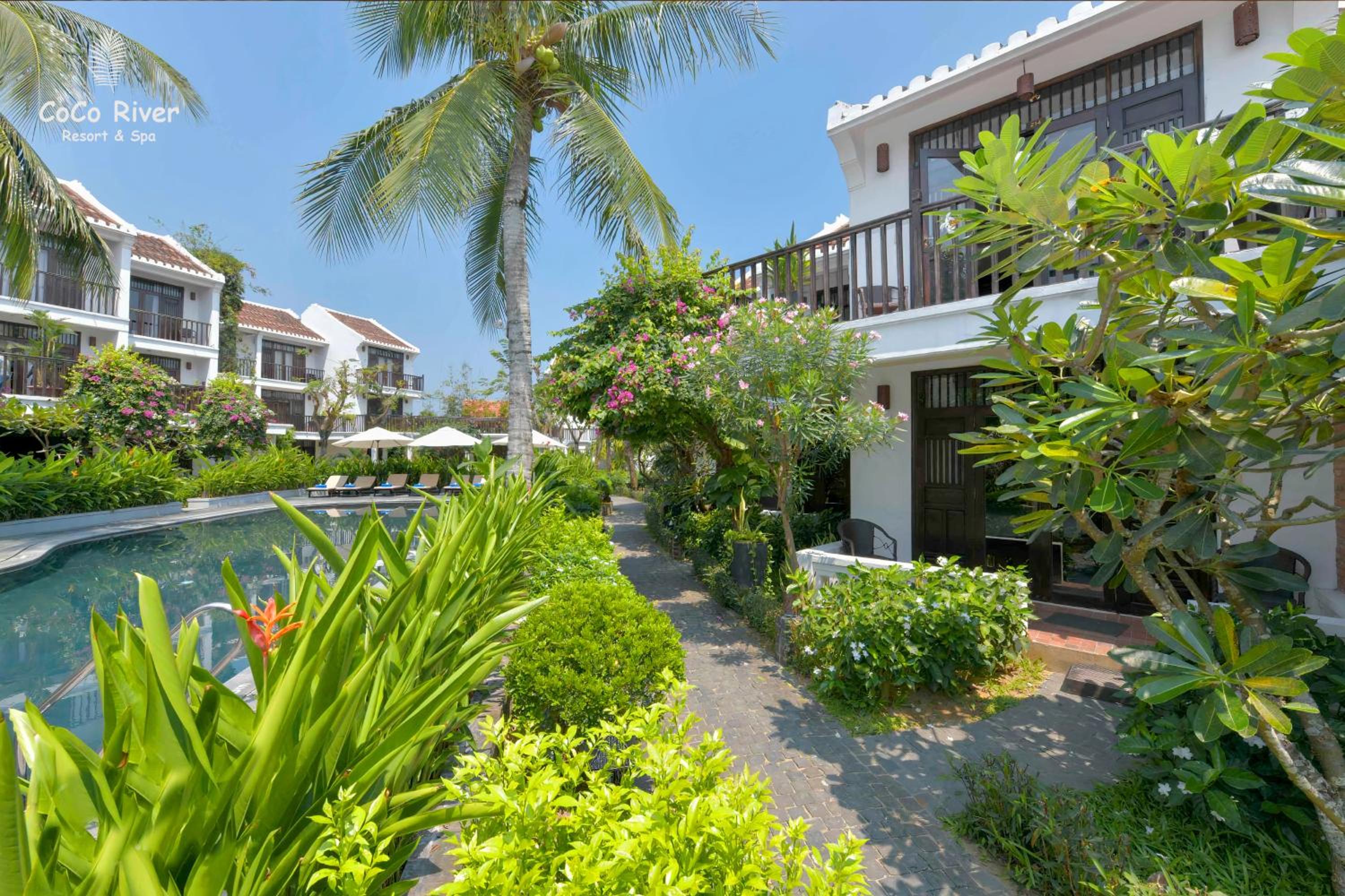 Deluxe Double Room with Pool View - Photo 5
