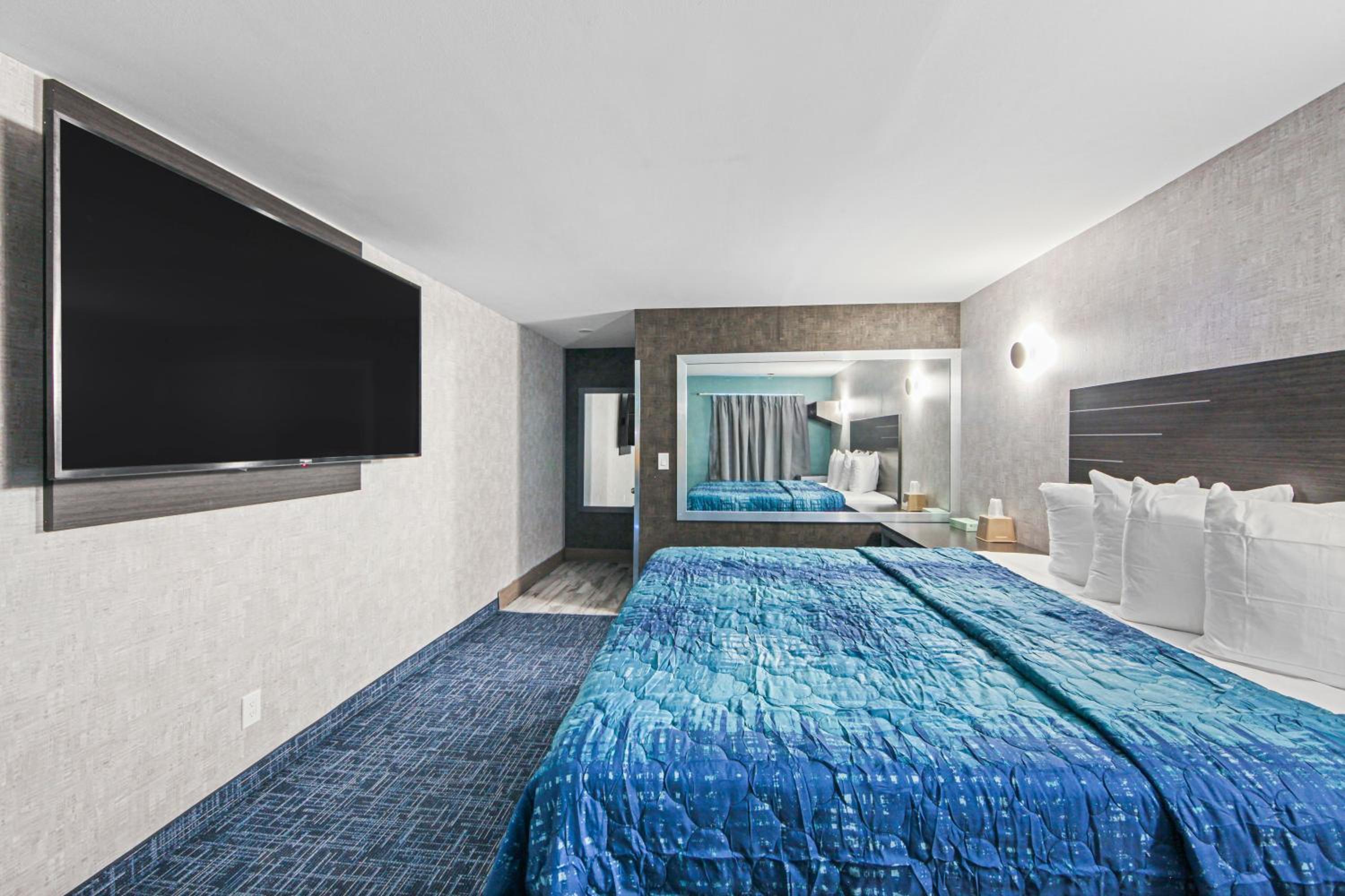 Deluxe King Room - Photo 1