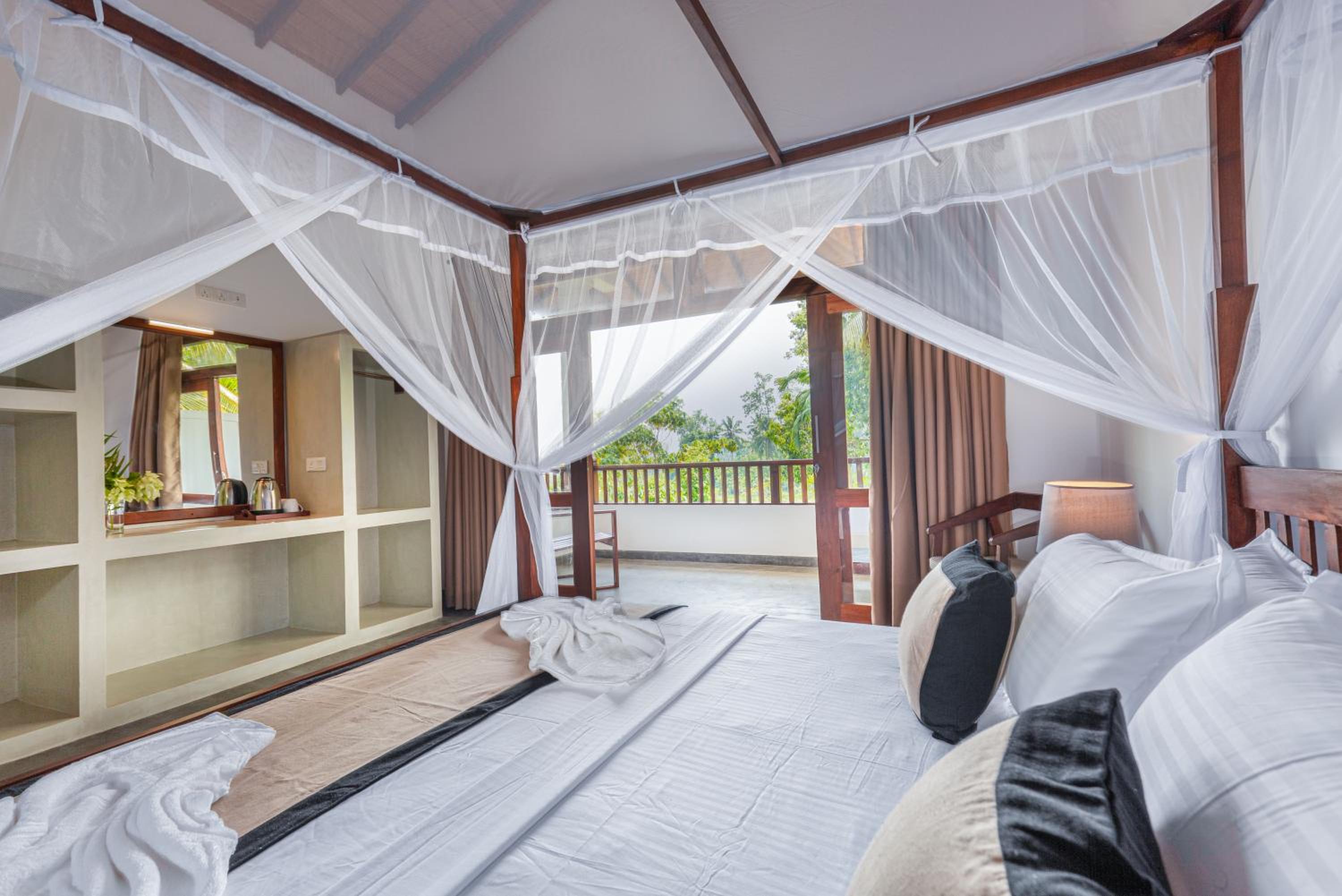 Deluxe Double Room with Balcony