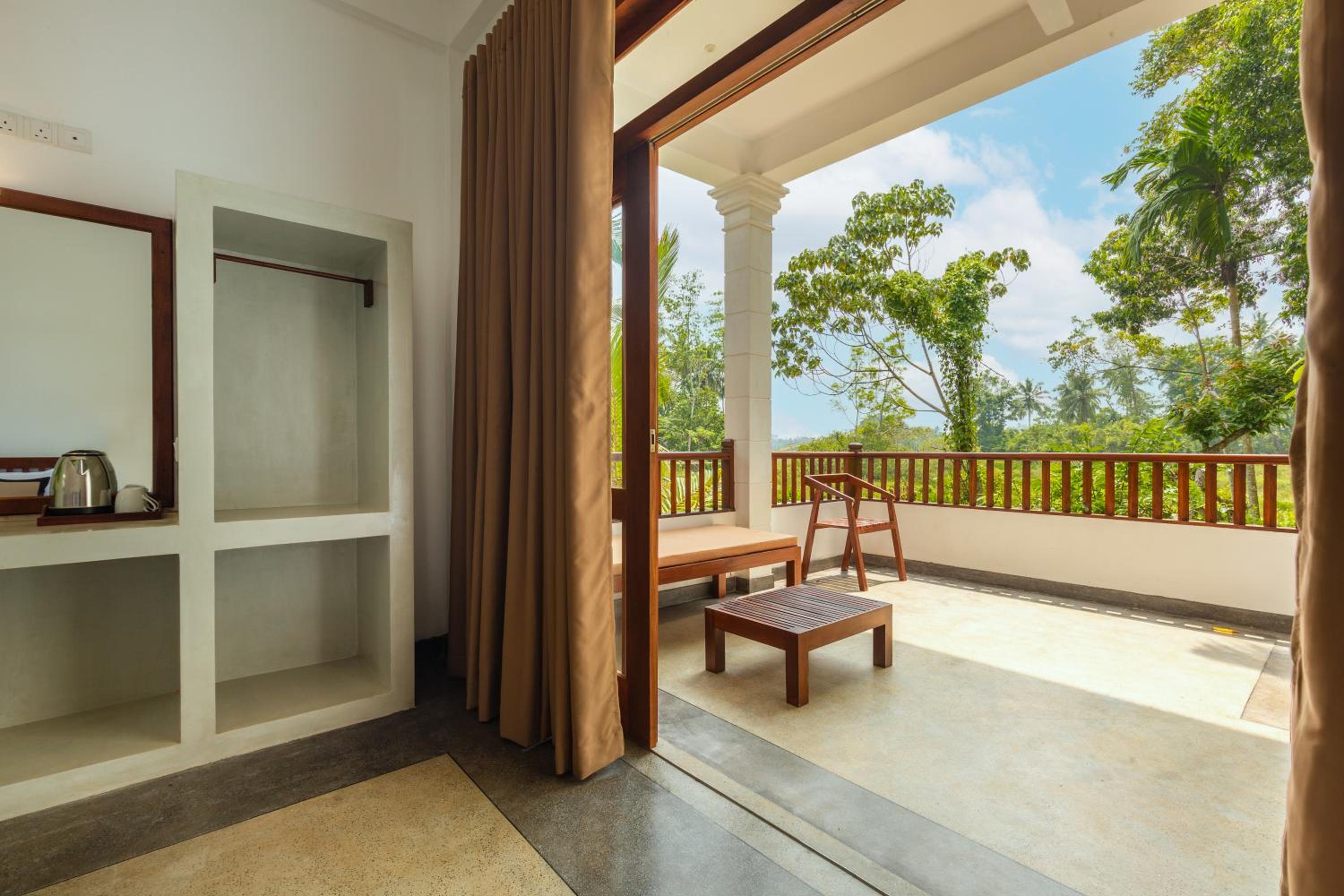 Deluxe Double or Twin Room - Photo 2