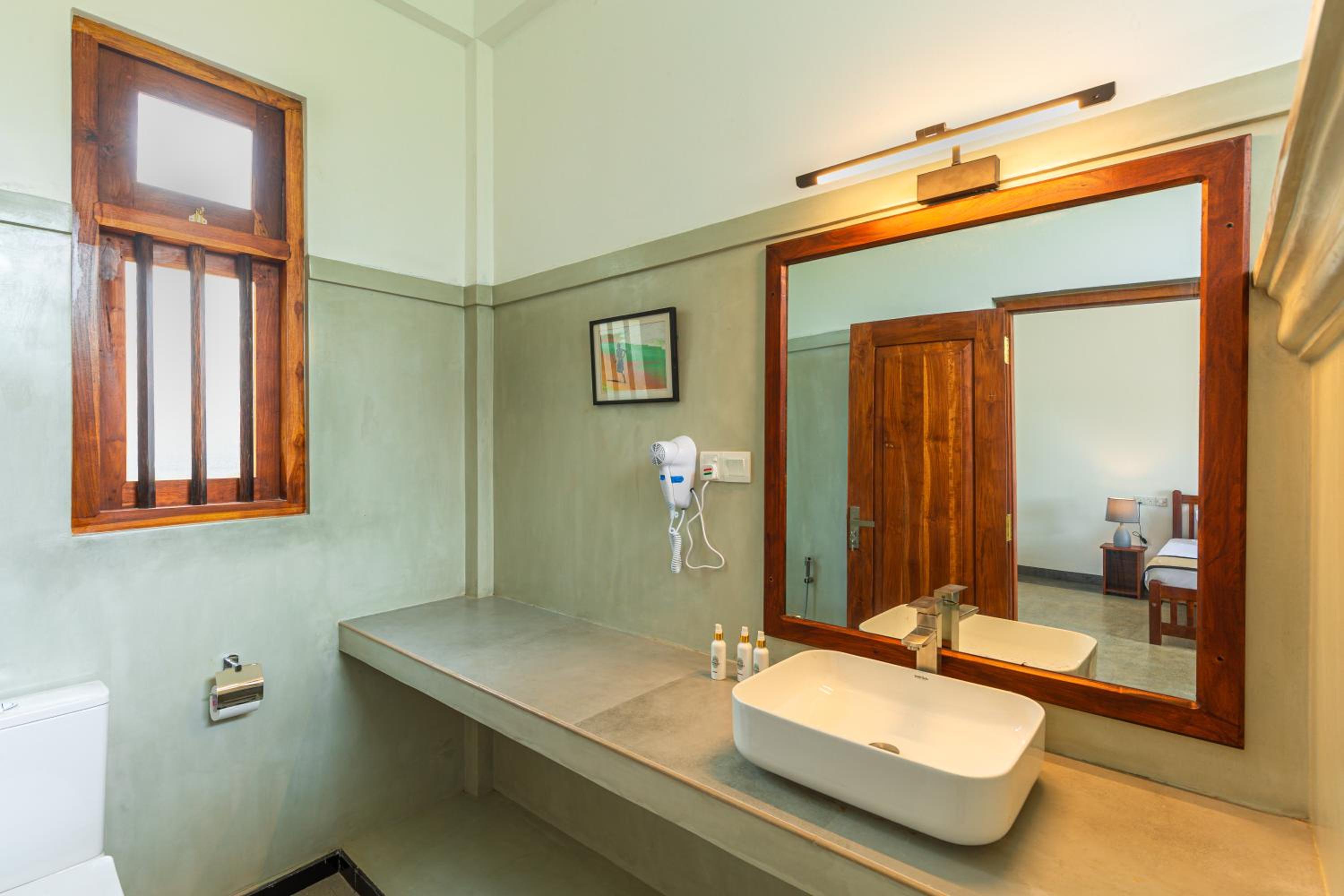 Deluxe Double or Twin Room - Photo 5