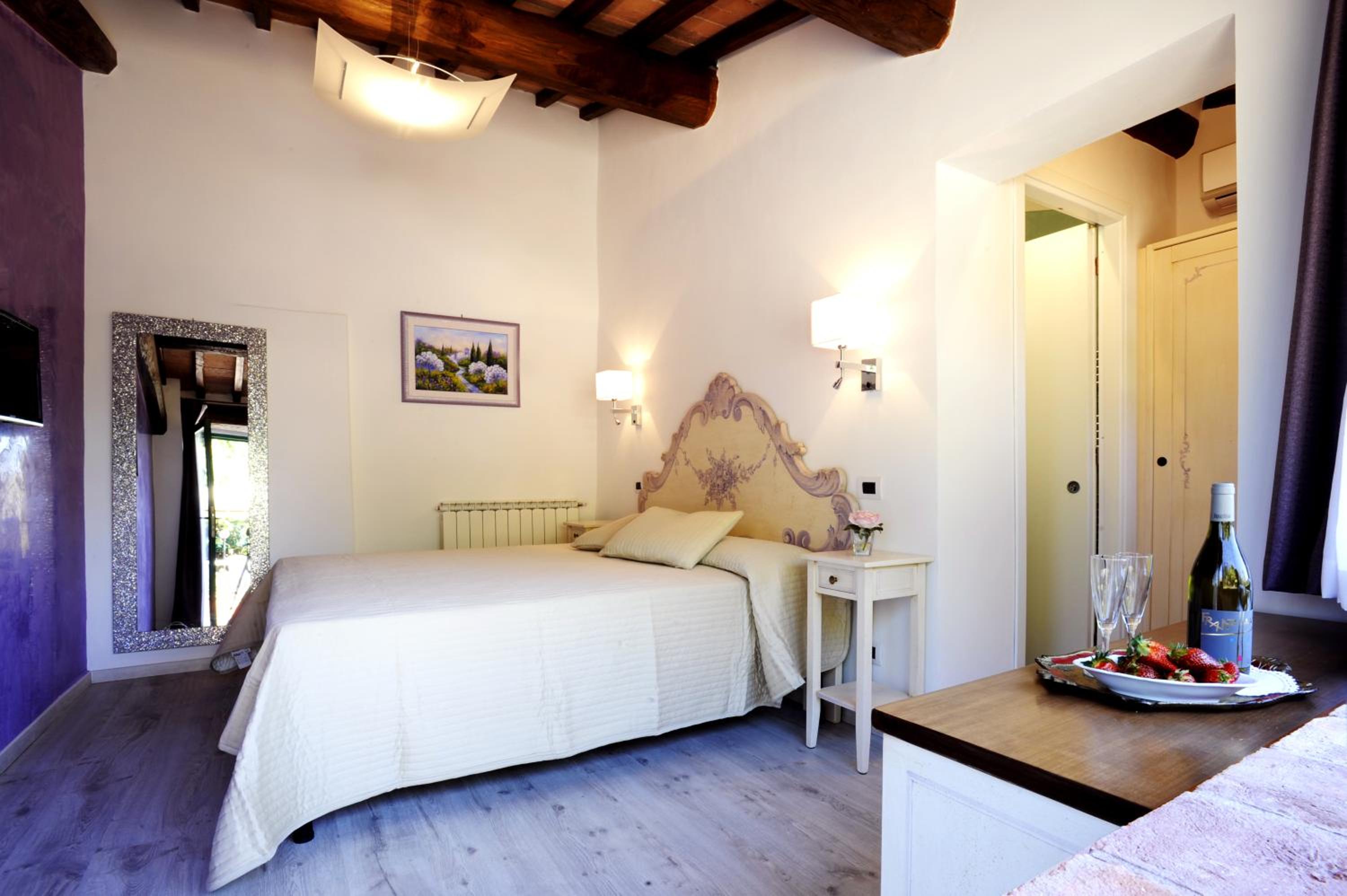 Double Room with Patio photo 3