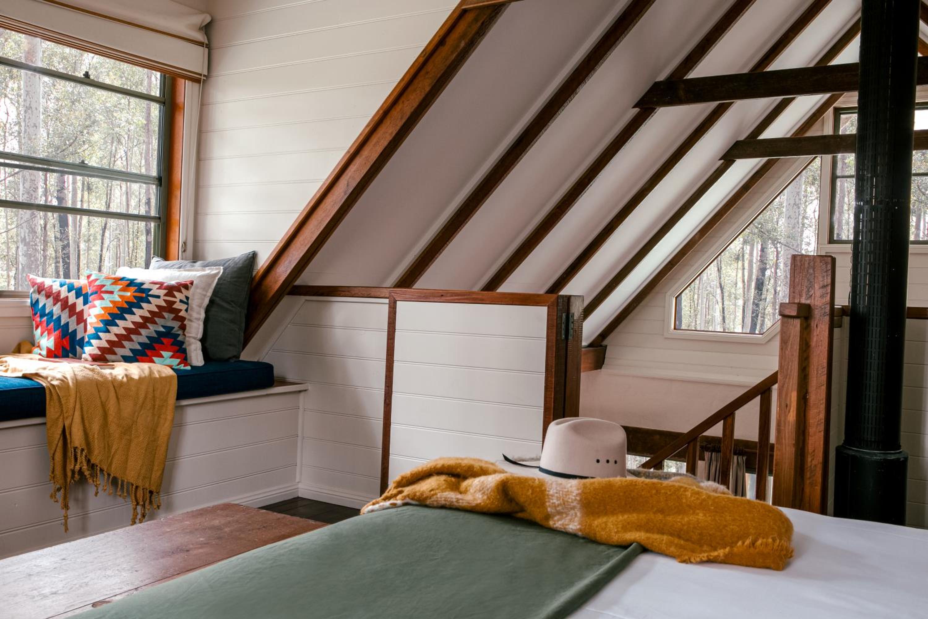 Superior Three-Bedroom Hideaway Cabin photo 1