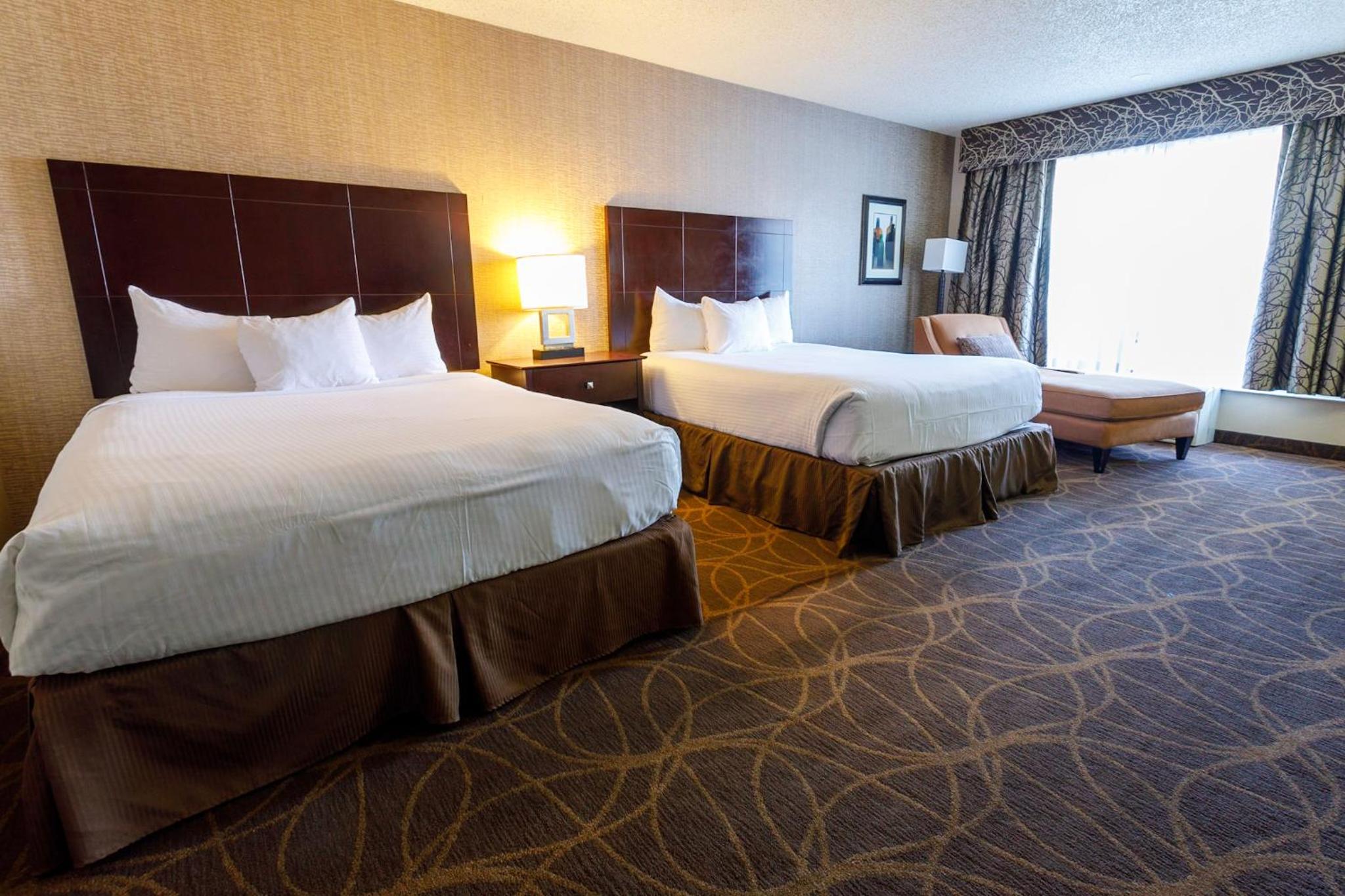 Deluxe Queen Room with Two Queen Beds - Smoking photo 1