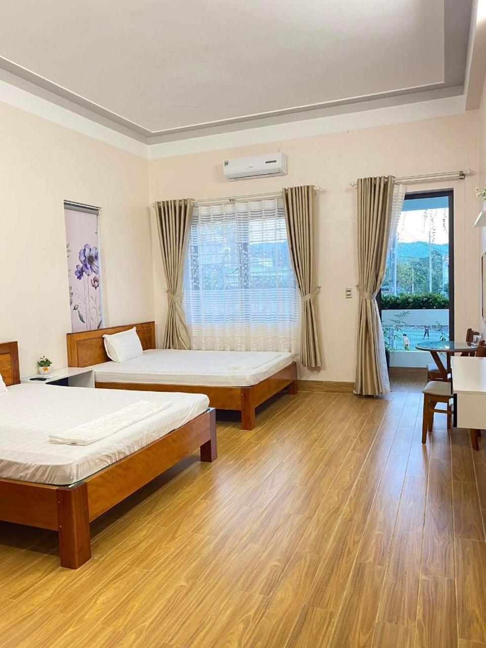 King Room with Balcony photo 1