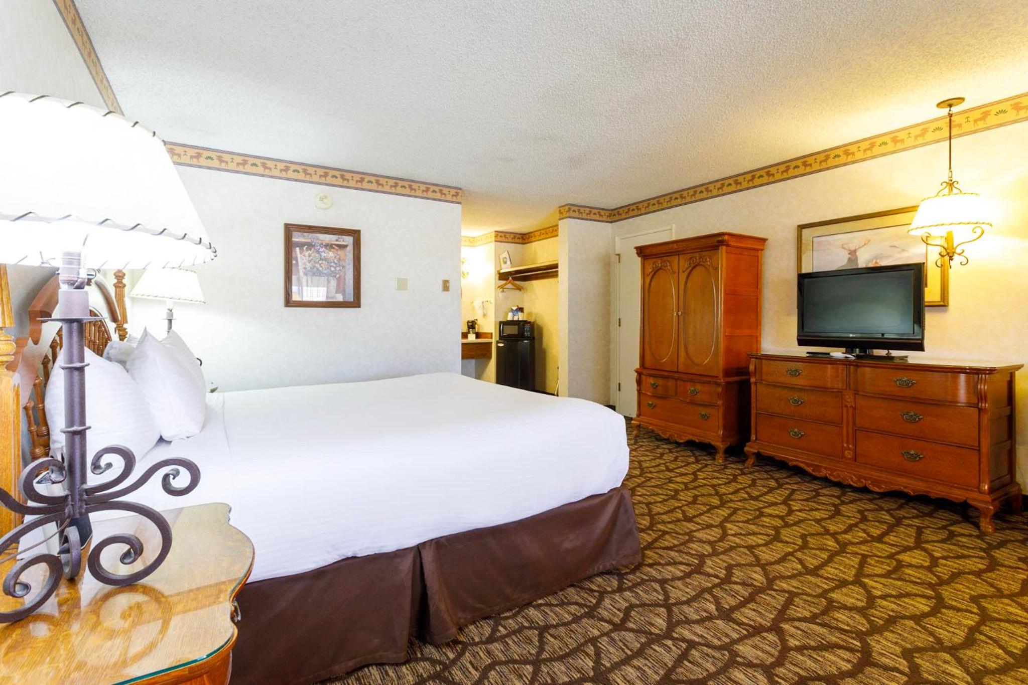 1 King Bed Premium Non-Smoking photo 2