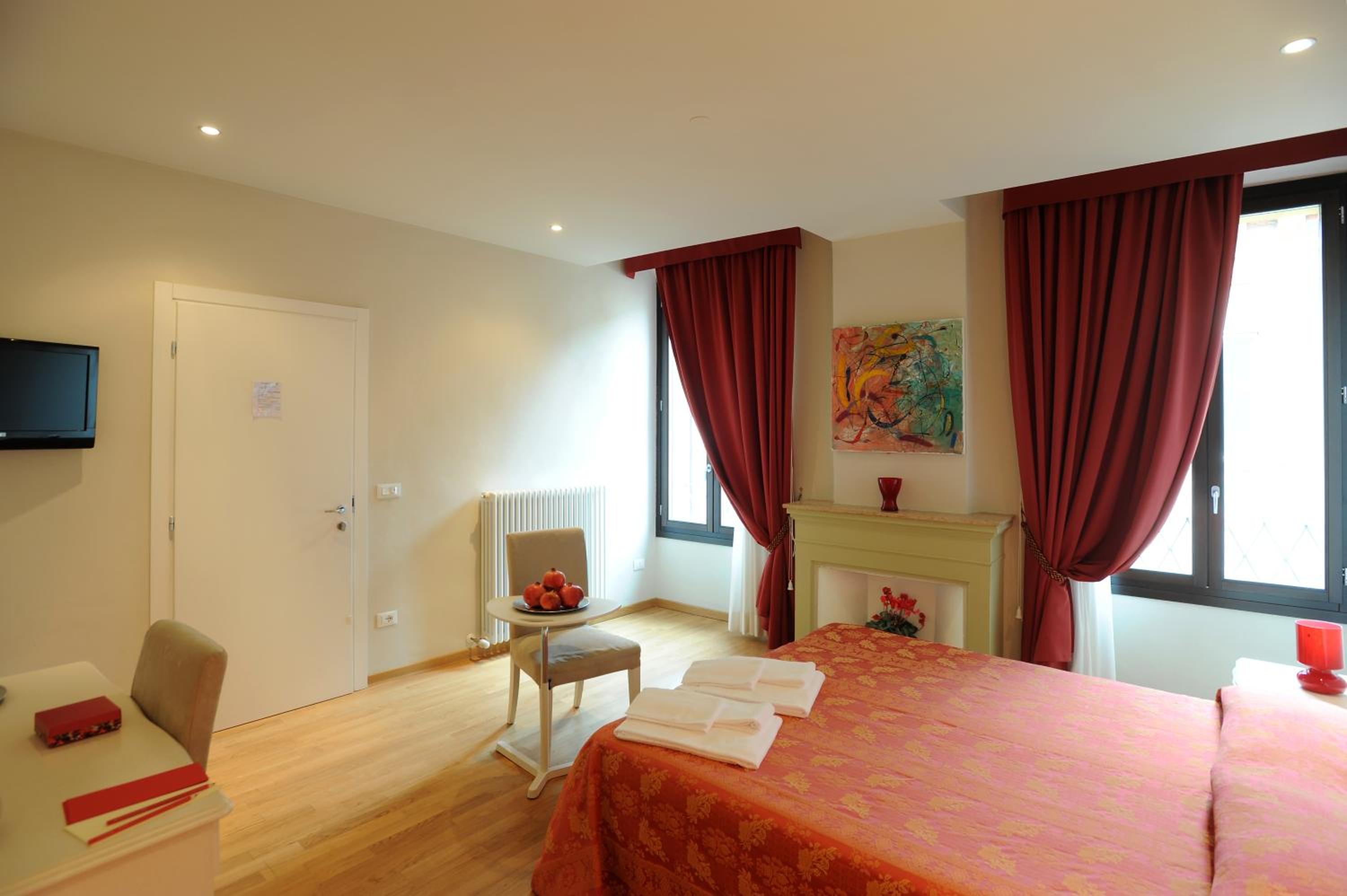 Double Room - Photo 6
