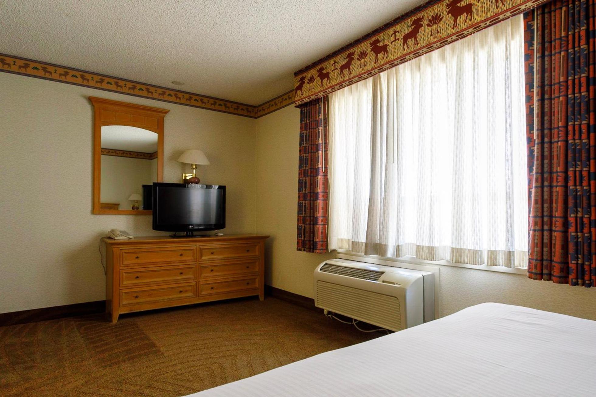 3 Queen Beds Suite Non-Smoking photo 3