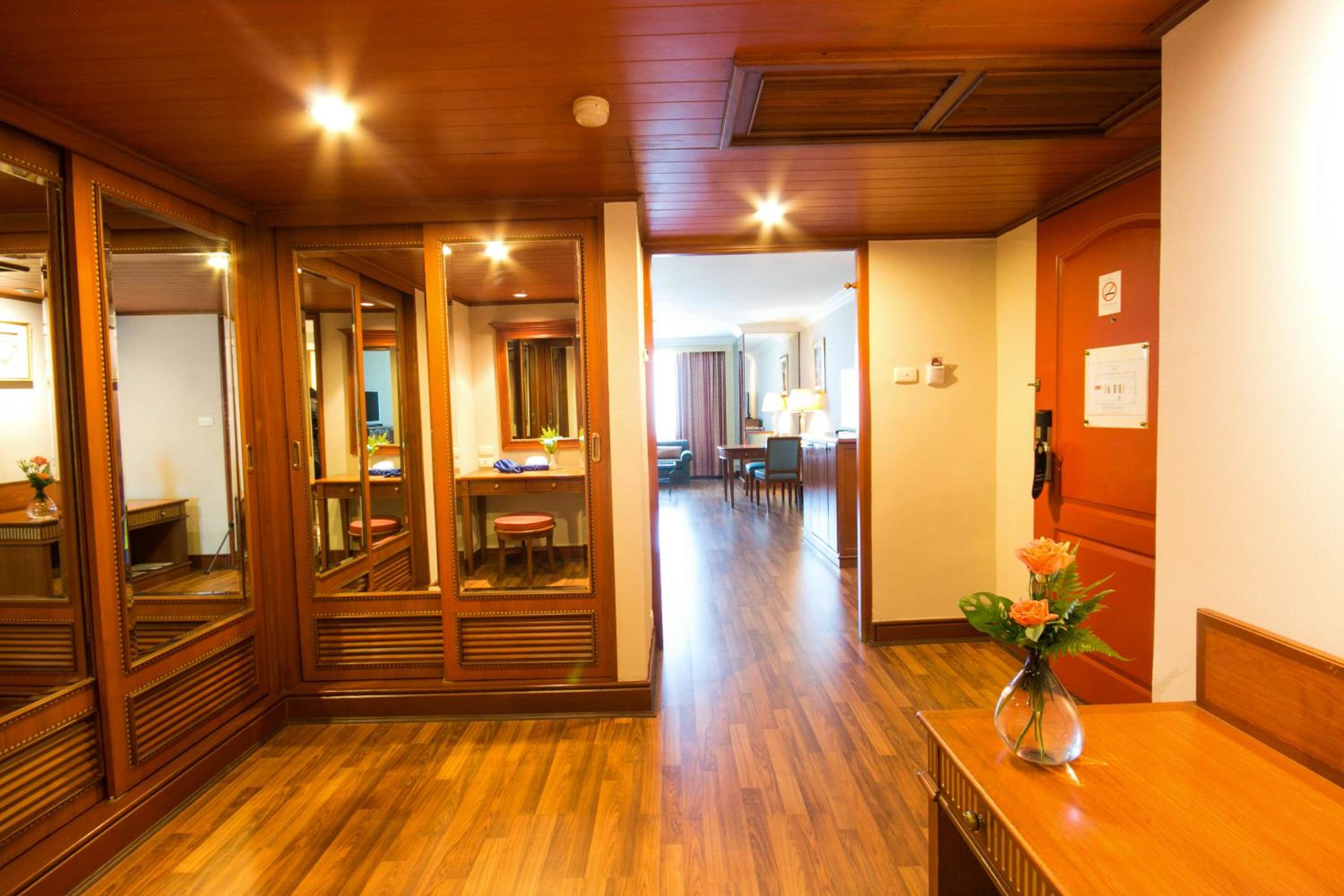 Junior King Suite photo 1
