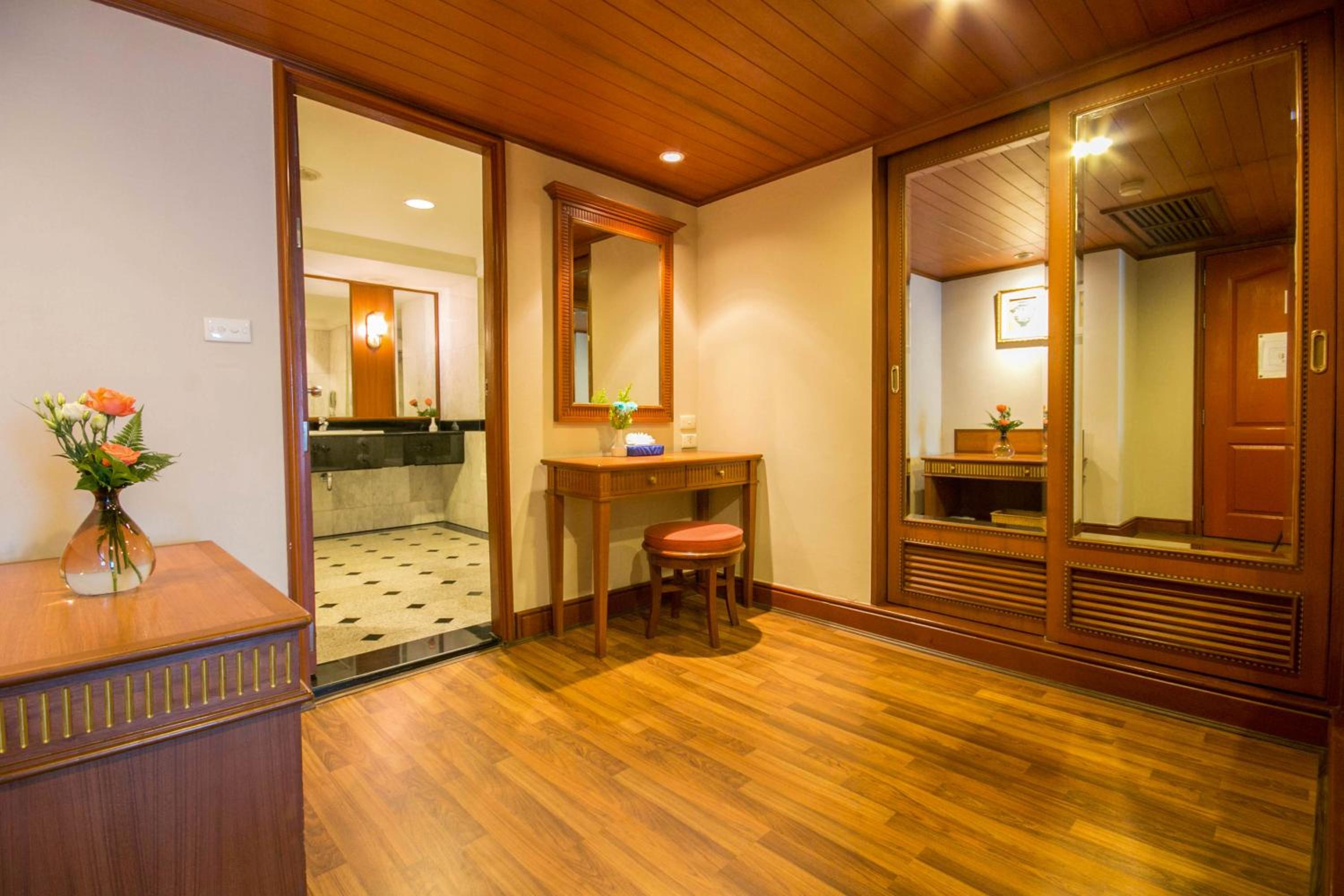 Junior King Suite photo 2