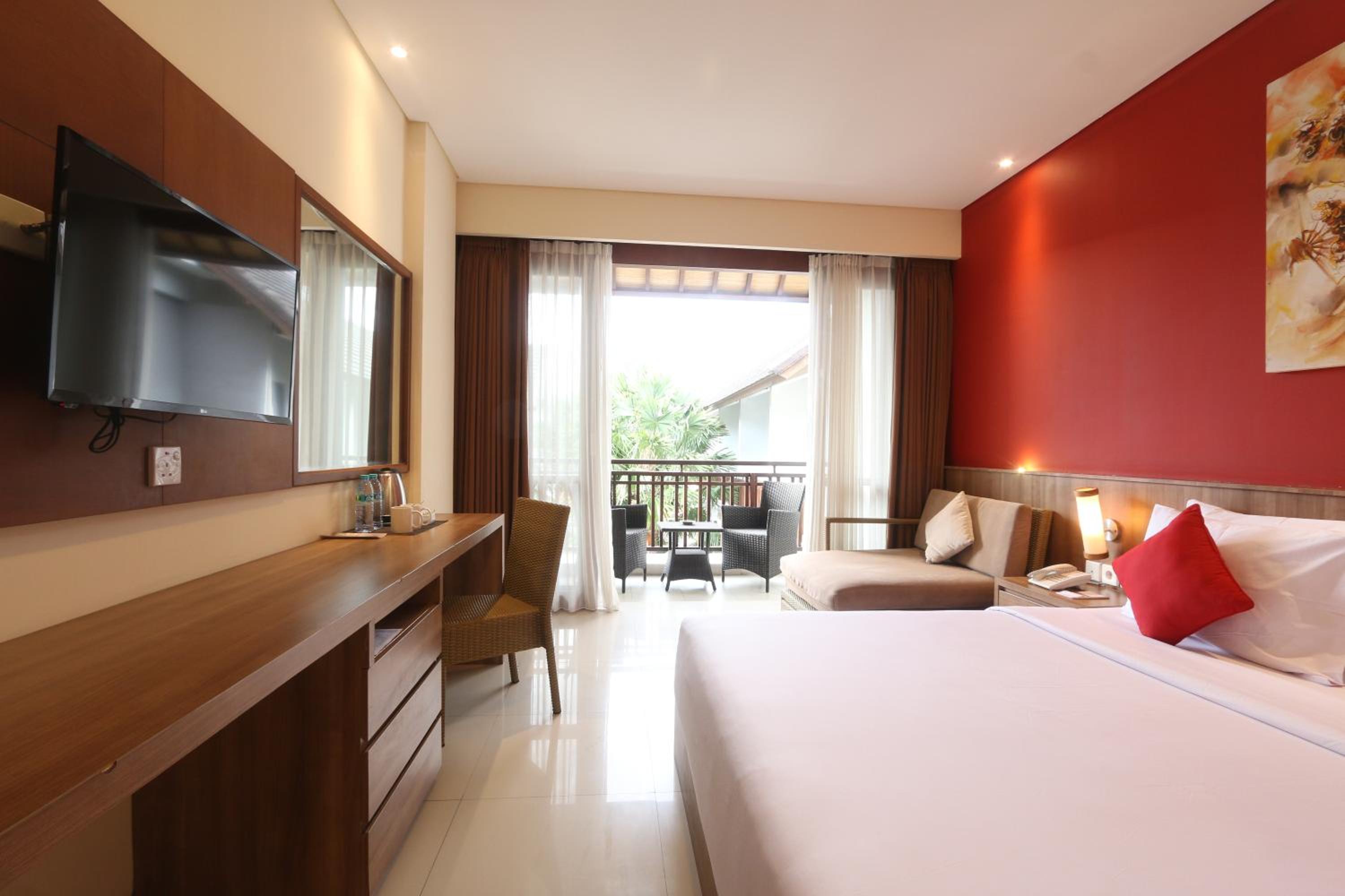 Deluxe Premier Room, Double Bed with Pool View photo 3