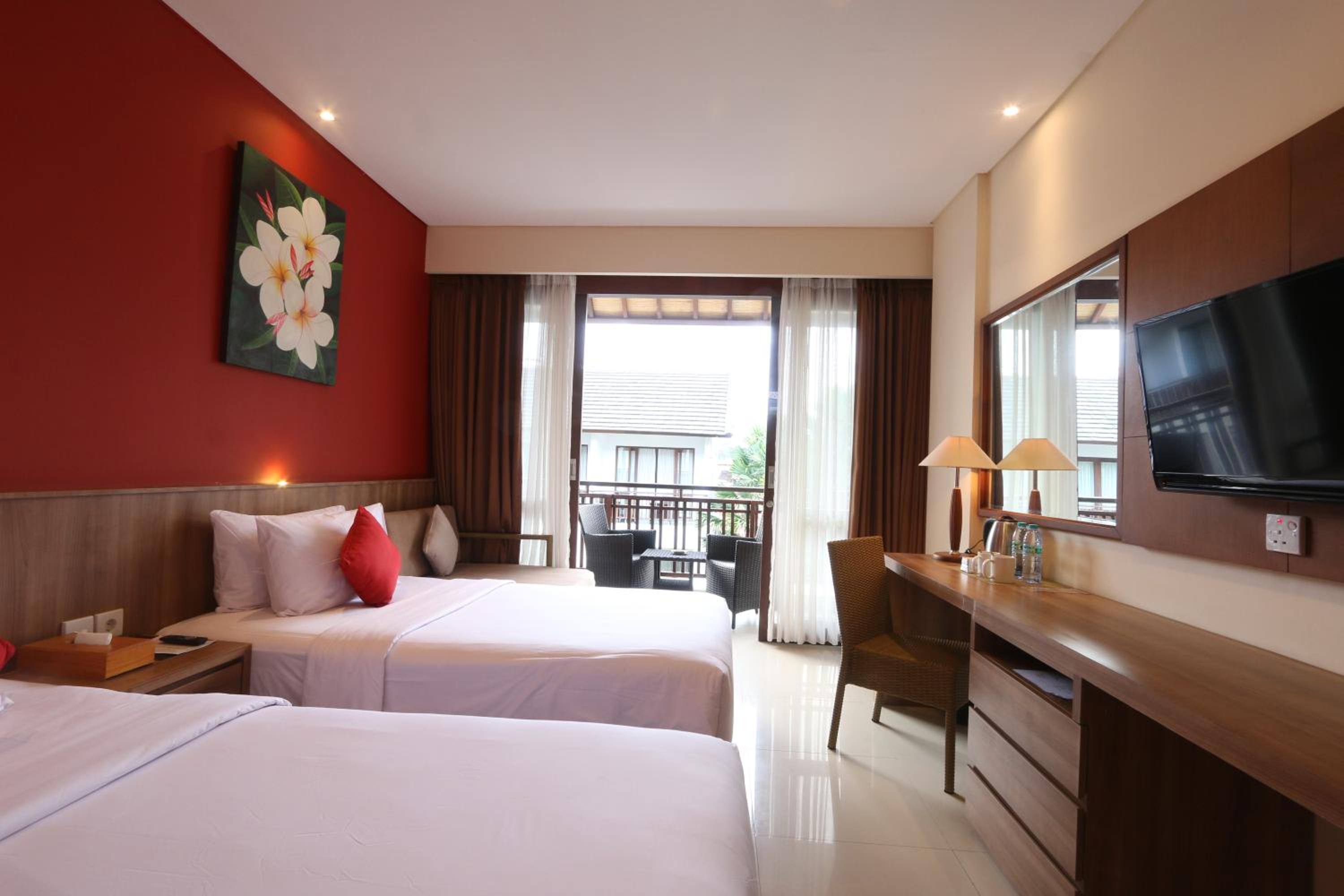 Deluxe Premier Room, Twin Bed with Pool View photo 2