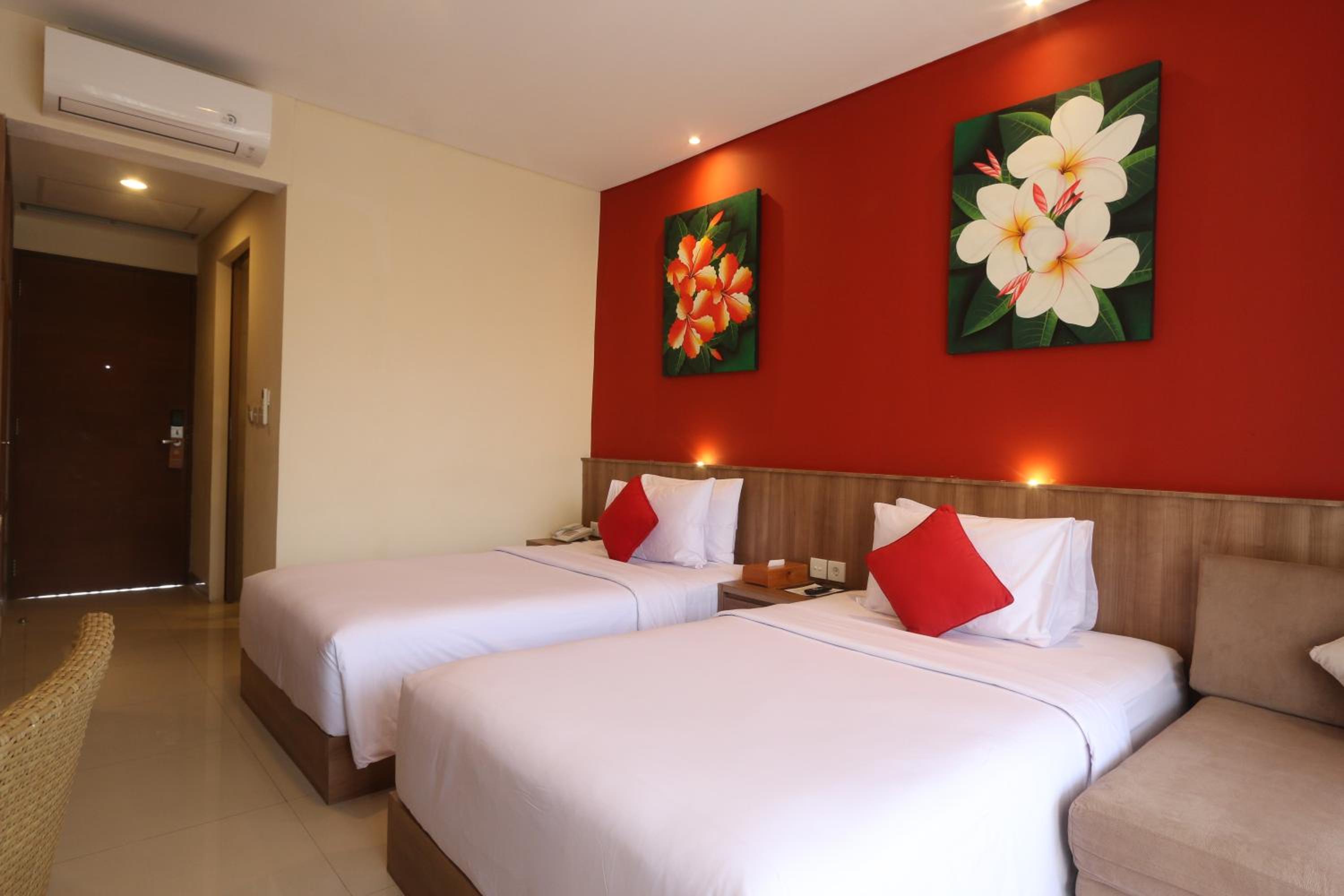 Deluxe Premier Room, Twin Bed with Pool View