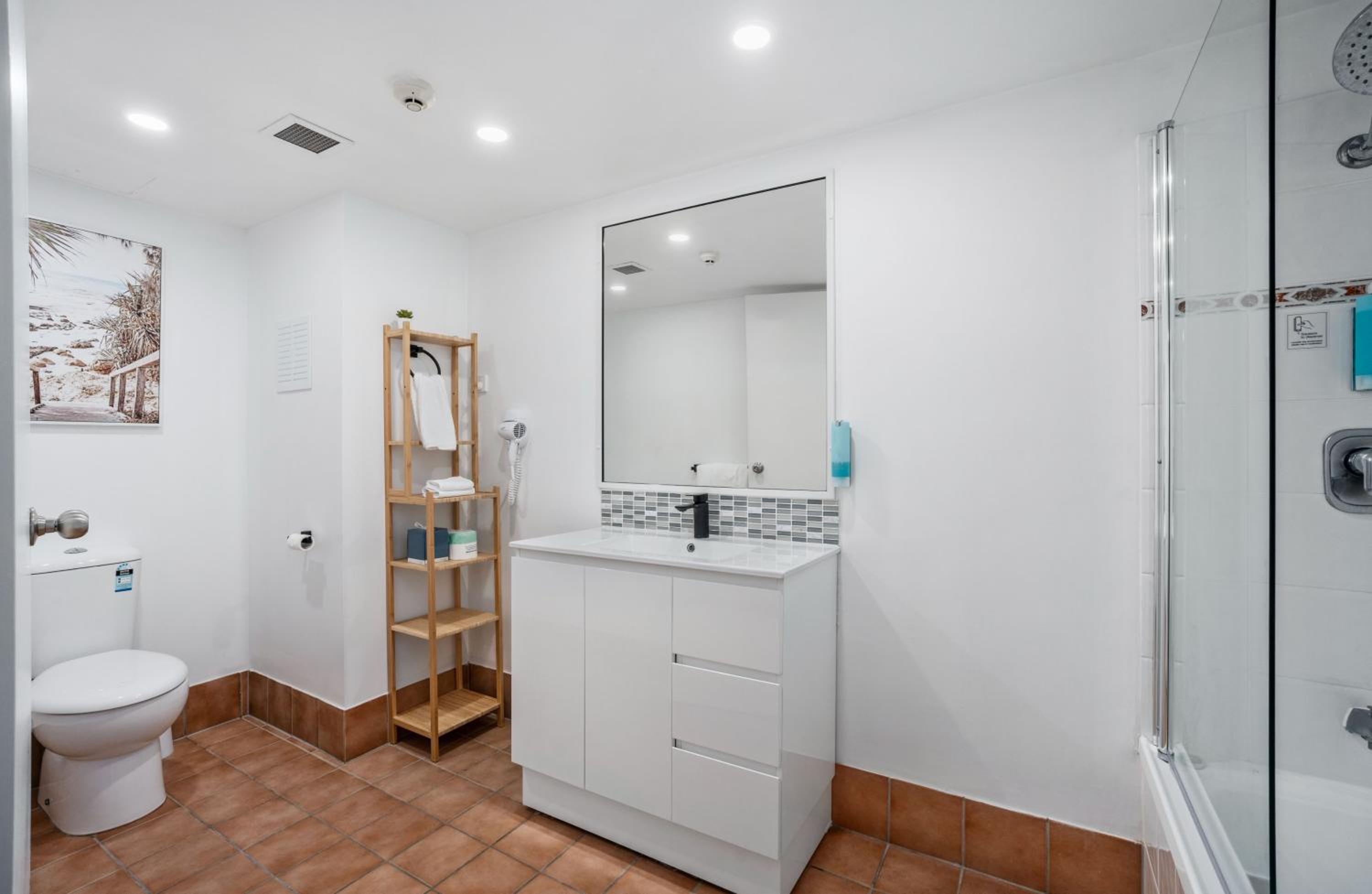 Standard One-Bedroom Suite - Photo 4